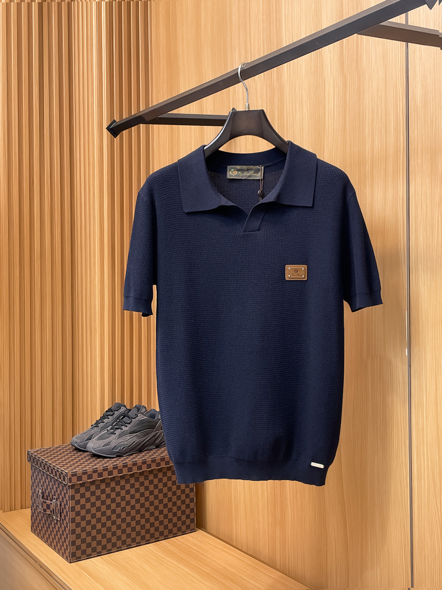 NO:937084,LP Loro Piana 2026 spring and summer lapel polo sweater, true [old money style] highly breathable Tencel fabric, comfortable and not stuffy to wear in summer, crisp and stylish, small logo and heavy craftsmanship, simple and not simple, high-end Tencel wool sweater short-sleeved, solid color and simple, fashionable yet luxurious, quality is unquestionable, the upper body effect is great, size M-4XL, shipped next day, loro piana, T-shirt,19860909LP诺悠翩雅 2026春夏款翻领polo针织衫,真正【老钱风】甄选高度透气天丝面料,夏季穿着舒服不闷热,版型挺括有型,小logo重工艺搭配简约不简单,高端级天丝羊毛衫短袖 纯色简约 时尚不失奢华 品质毋庸置疑 上身效果超赞,尺码M-4XL,隔天出货,,loro piana,T-shirt,,Men's clothing