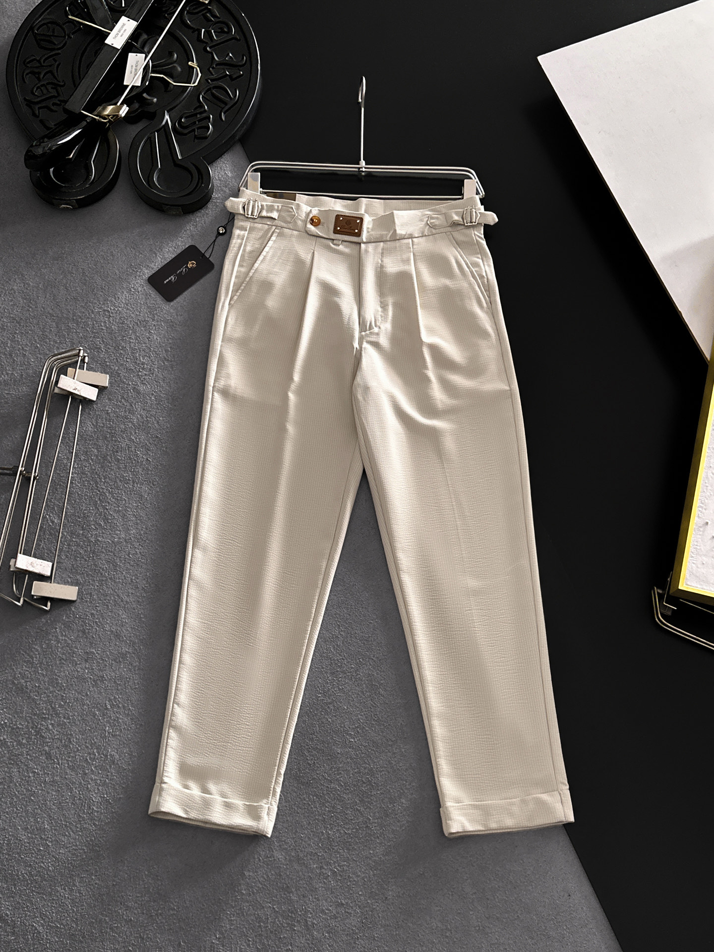 NO:918834,LP Nuoyou Piana casual pants, trousers, new style, four seasons, special fabric for advanced custom trousers, customized original hardware, heavy craftsmanship, fine turning and routing, customized fabric, soft and comfortable, significant texture, exquisite accessories, great upper body effect, complete three standards, standard size 29-36, no 35 (shipped next day),,loro piana,19860909LP诺悠翩雅 休闲裤 西裤 新款 四季款 高级定制裤子专用面料 定制原版五金 重工工艺打造 车工走线精细 定制面料 柔软舒适 质感显著 辅料精美 上身效果超赞 三标齐全 标准尺码29-36,无35（隔天出货）,,loro piana,,Men's clothing
