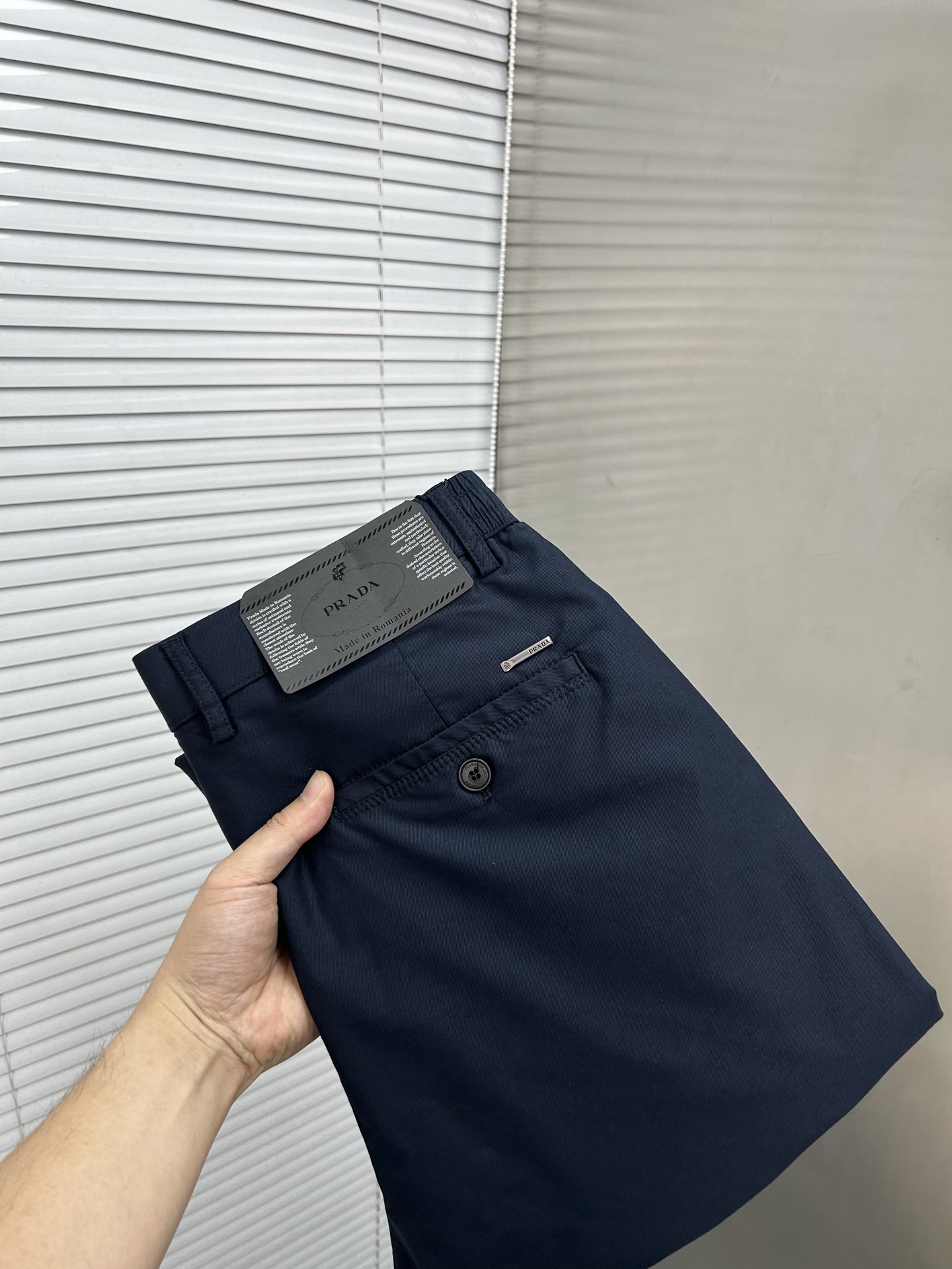NO:855690,PRADA High-end Xiaogui casual trousers, 2026ss new men's jeans trousers, small straight, slightly elastic, slimming, perfect details, high-quality hardware and accessories, fine workmanship, complete three standards, code number 30-40,, prada, prada, jeans,19860909PRADA普拉达 高端小贵休闲裤西裤 2026ss新款男士牛仔裤长裤 小直筒 微弹力显瘦修身,细节完美,五金辅料精选高等品质,做功精细,三标齐全 码数30-40,,prada,prada,jeans,,Men's clothing