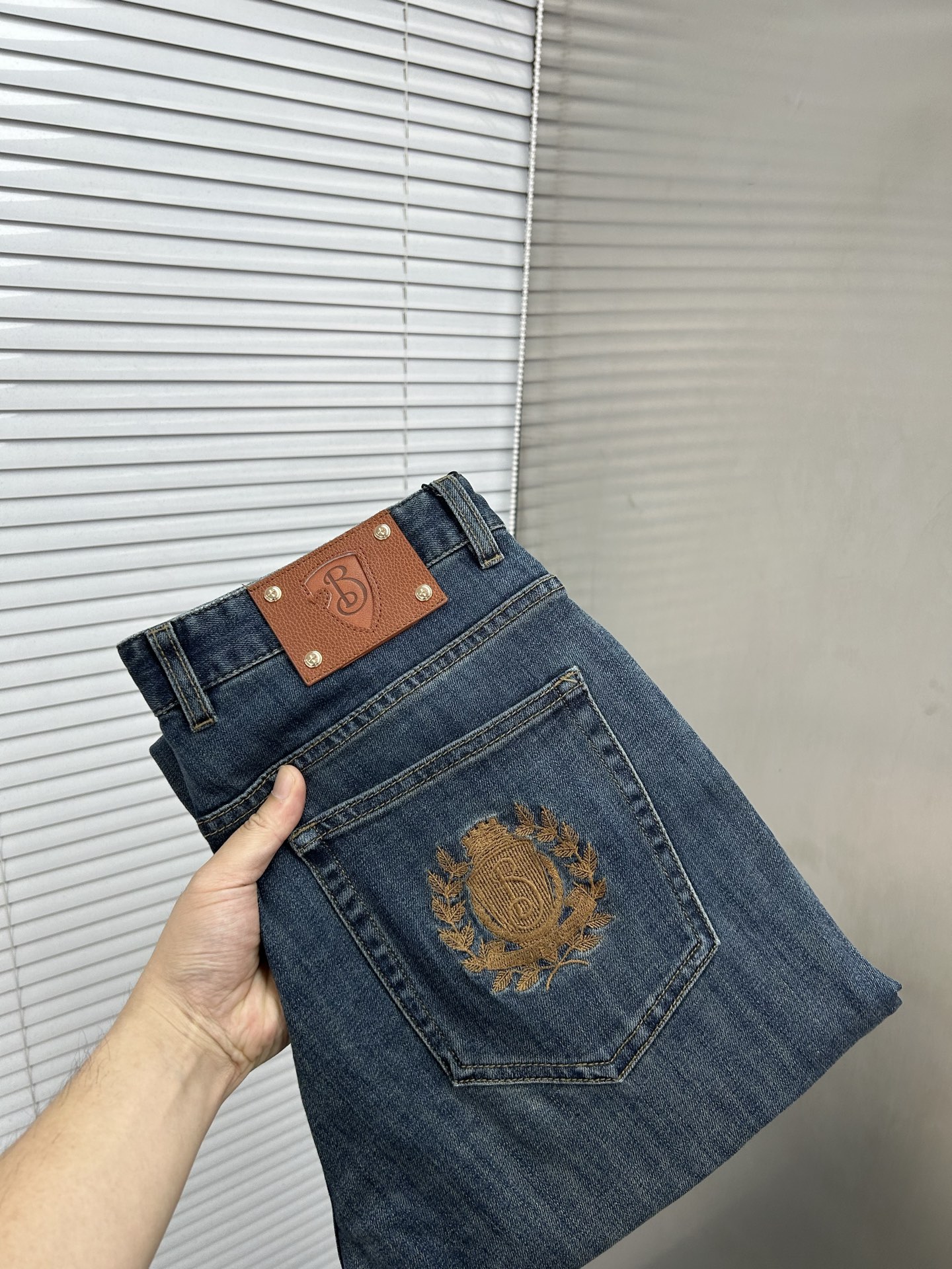 NO:855671,BURBERRY Burberry high-end small expensive jeans 2026ss new men's jeans trousers, small straight, micro-elastic, slimming, perfect details, high-quality hardware accessories, fine workmanship, complete three standards, code number 30-40,, burberry, burberry, jeans,19860909BURBERRY巴宝莉 高端小贵牛仔裤 2026ss新款男士牛仔裤长裤 小直筒 微弹力显瘦修身,细节完美,五金辅料精选高等品质,做功精细,三标齐全 码数30-40,,burberry,burberry,jeans,,Men's clothing