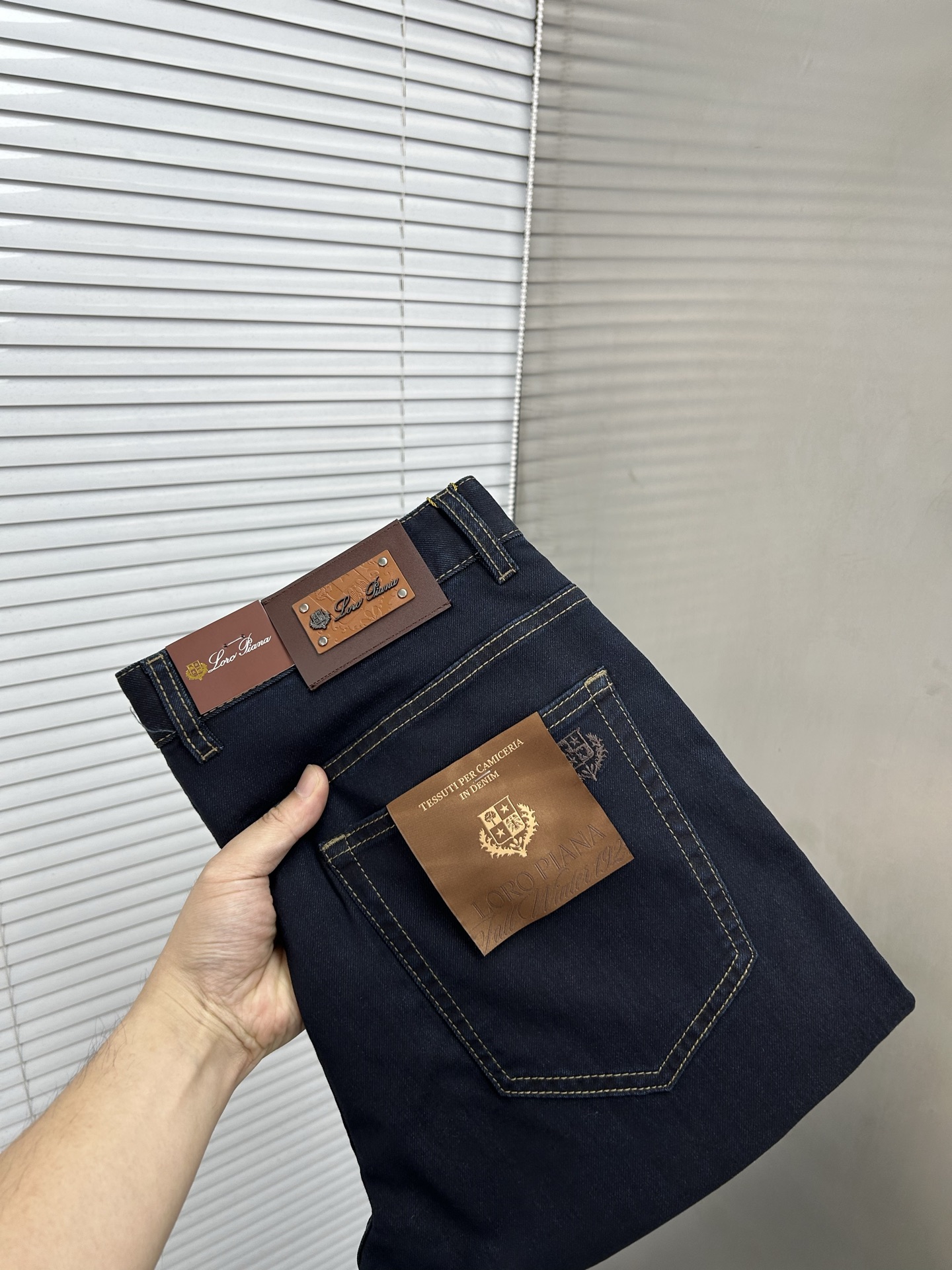 NO:855665,LP Nuoyou Piana high-end small expensive jeans 2026ss new men's jeans trousers small straight leg micro-elastic slimming, perfect details, high-quality hardware and accessories, fine workmanship, complete three standards, code number 30-40,,loro piana,jeans,19860909LP诺悠翩雅 高端小贵牛仔裤 2026ss新款男士牛仔裤长裤 小直筒 微弹力显瘦修身,细节完美,五金辅料精选高等品质,做功精细,三标齐全 码数30-40,,loro piana,jeans,,Men's clothing