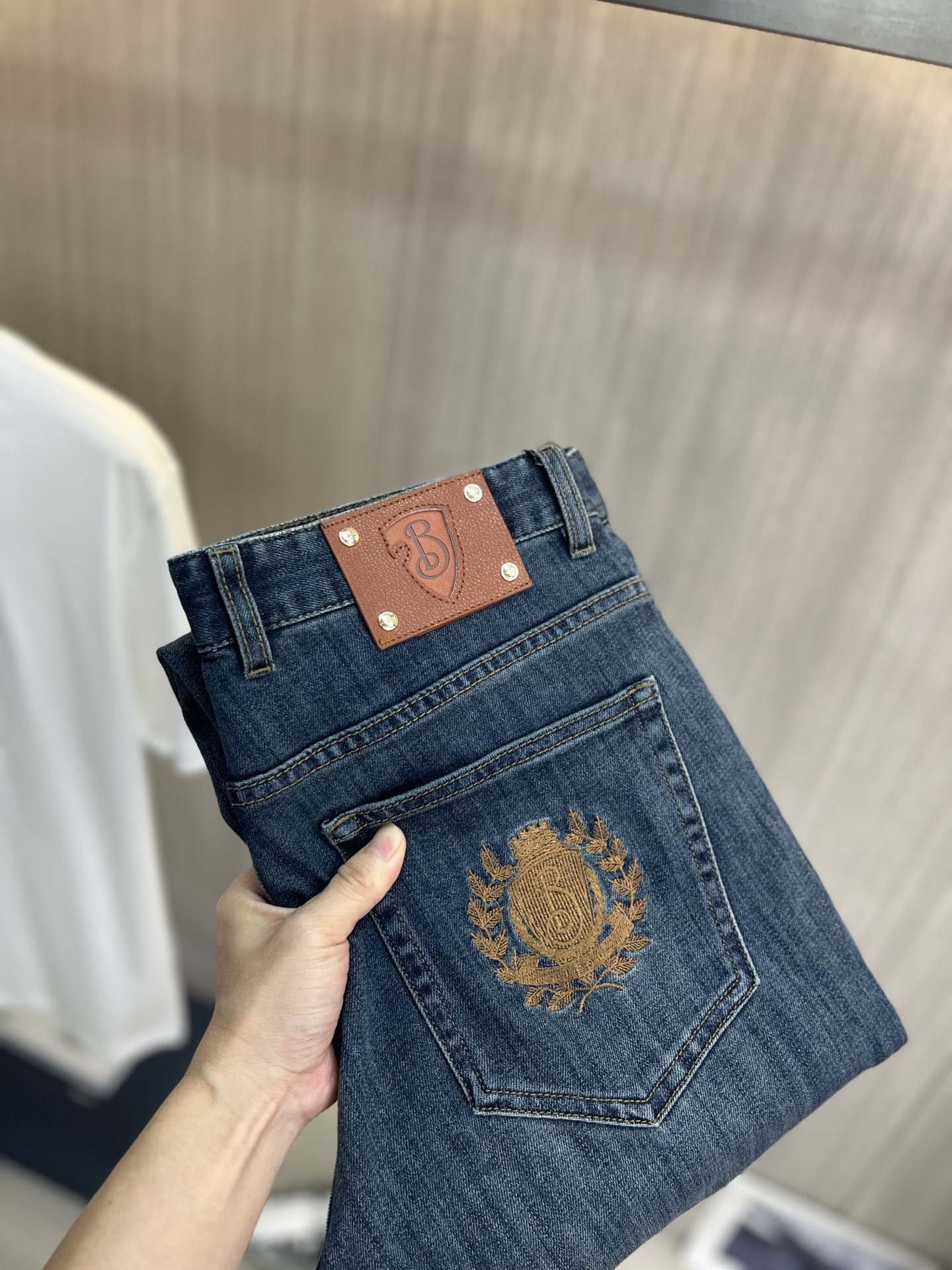 NO:839079,BURBERRY Burberry high-end small expensive jeans 2026ss new men's jeans trousers, small straight, micro-elastic, slimming, perfect details, high-quality hardware accessories, fine workmanship, complete three standards, code number 30-40,, burberry, burberry, jeans,19860909BURBERRY巴宝莉 高端小贵牛仔裤 2026ss新款男士牛仔裤长裤 小直筒 微弹力显瘦修身,细节完美,五金辅料精选高等品质,做功精细,三标齐全 码数30-40,,burberry,burberry,jeans,,Men's clothing