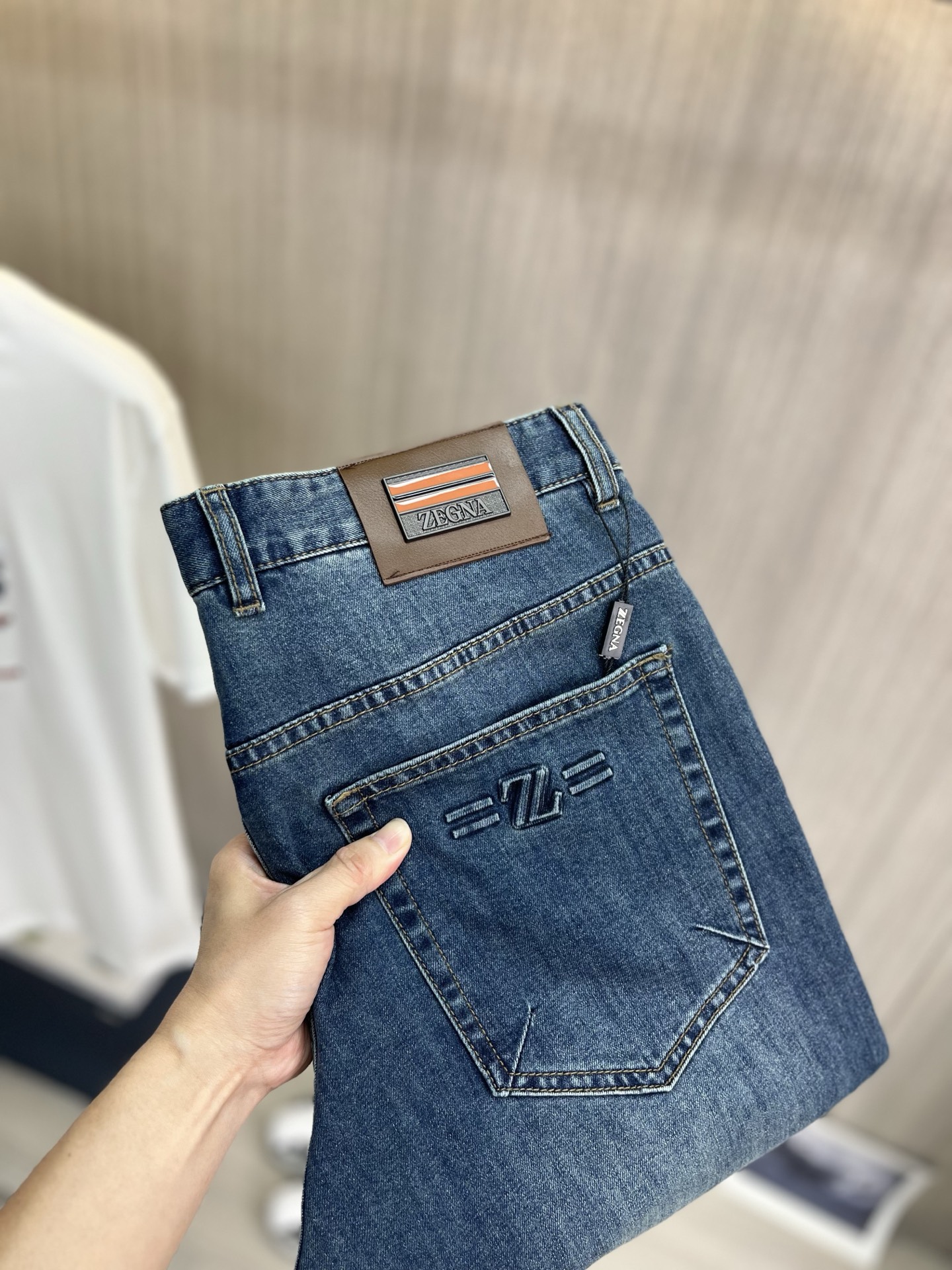 NO:839085,ZEGNA Zegna high-end small expensive jeans 2026ss new men's jeans trousers, small straight, slightly elastic, slimming, perfect details, high-quality hardware and accessories, fine workmanship, complete three standards, code number 30-40,,zegna,jeans,19860909ZEGNA杰尼亚 高端小贵牛仔裤 2026ss新款男士牛仔裤长裤 小直筒 微弹力显瘦修身,细节完美,五金辅料精选高等品质,做功精细,三标齐全 码数30-40,,zegna,jeans,,Men's clothing