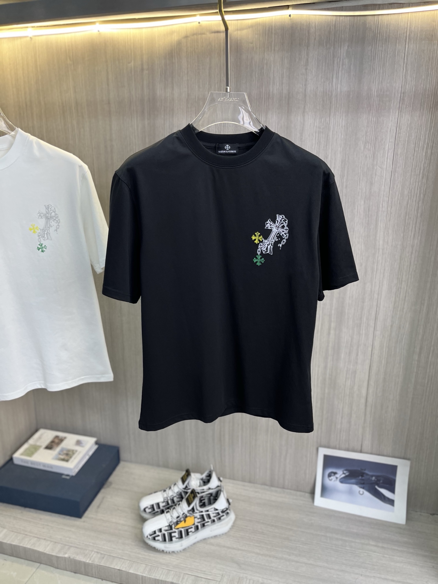 NO:839070,CH Crow Heart's latest 2026ss spring and summer short-sleeved T-shirt is now available!  !  2026 new T-shirt, high-version special fabric, high weight pure cotton mercerized fabric, comfortable yet wide upper body, embroidery technology, digital printing, flocking technology, same style for men and women, loose version, fine workmanship, comfortable fabric upper body, super handsome upper body, same style for men and women, M-3XL,, chrome hearts, T-shirt, tees, t-shirt,19860909CH克罗心 2026ss春夏最新款短袖T恤出货啦！！ 2026新款T恤 高版本专用面料 高克重纯棉丝光面料 上身舒适不失挺阔 刺绣工艺、数字印花、植绒工艺,男女同款 宽松版型 做工走线精细 面料上身舒适 超帅上身 男女同款M-3XL,,chrome hearts,T-shirt,tees，t-shirt,,Men's clothing