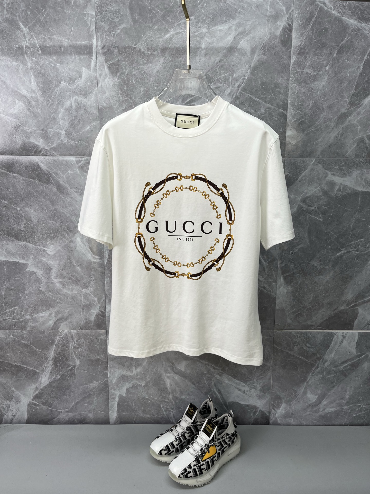 NO:952222,GUCCI Gucci's latest 2026ss spring and summer short-sleeved T-shirt is now available!  !  2026 new T-shirt, high-version special fabric, high weight pure cotton mercerized fabric, comfortable yet wide upper body, embroidery technology, digital printing, flocking technology, same style for men and women, loose version, fine workmanship, comfortable fabric upper body, super handsome upper body, same style for men and women, M-3XL,, gucci, T-shirt, tees, t-shirt,19860909GUCCI古奇 2026ss春夏最新款短袖T恤出货啦！！ 2026新款T恤 高版本专用面料 高克重纯棉丝光面料 上身舒适不失挺阔 刺绣工艺、数字印花、植绒工艺,男女同款 宽松版型 做工走线精细 面料上身舒适 超帅上身 男女同款M-3XL,,gucci,T-shirt,tees，t-shirt,,Men's clothing