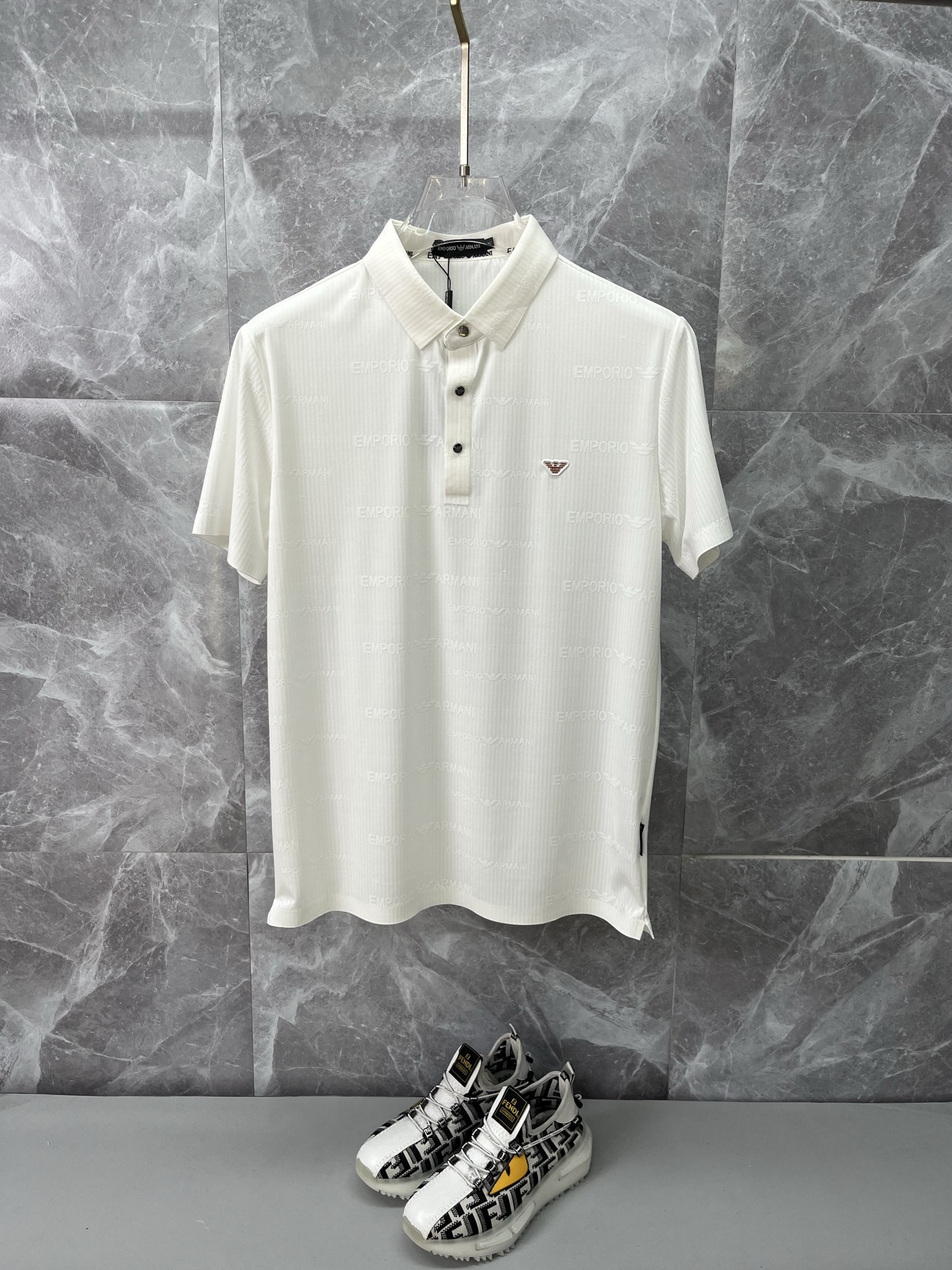 NO:839000,ARMANI Armani men's 2026 spring and summer new short-sleeved lapel polo shirt, men's elegant and stylish first choice in autumn and winter, long-sleeved lapel, a high-end simple series of polo shirts that can be worn all year round!  The upper body is crisp and stylish, and it doesn’t look out of place when worn alone!  Size M-3XL, next day shipping, armani, armani, T-shirt,19860909ARMANI阿玛尼 男款2026春夏新款短袖翻领Polo衫,男人秋冬季优雅高大尚首选单品长袖翻领,可以穿一整年的polo衫高端简约系列 ！上身挺括有型,单穿内搭毫无违和感！码数Ｍ-3XL,隔天出货,,armani,armani,T-shirt,,Men's clothing