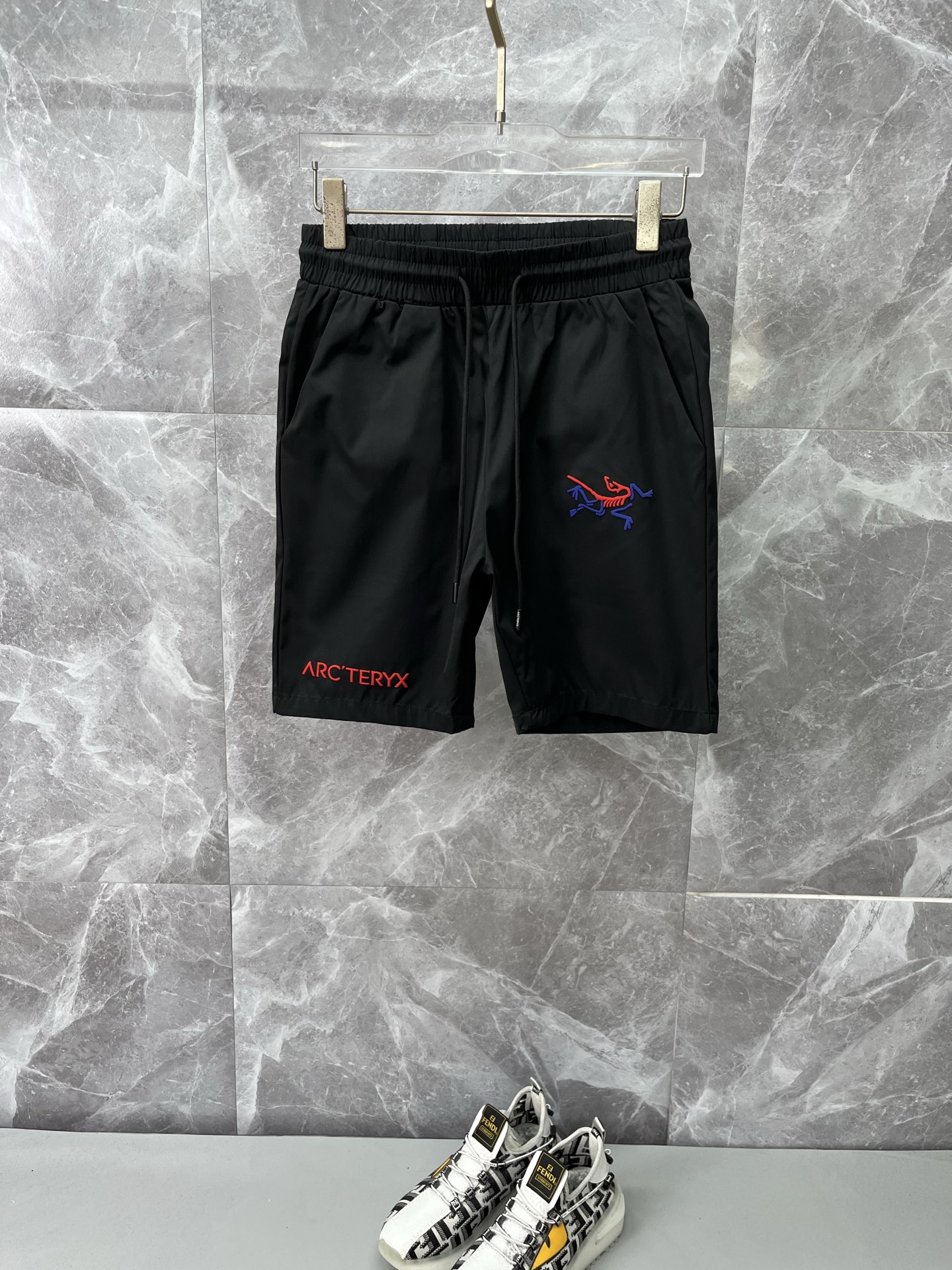 NO:837359,ARCTERYX new arrival, 2026 spring and summer new casual pants and shorts, imported high-density customized quick-drying fabric, comfortable, soft and skin-friendly, straight and not easy to wrinkle, simple and clear, super versatile upper body effect, super fashionable and versatile, straight and stylish, a wardrobe must-have!  Suitable for any occasion, sizes M-3XL, arc'teryx, shorts,19860909ARCTERYX始祖鸟 新款来袭 2026春夏新款休闲裤短裤,进口高密度定制速干面料,舒适柔软亲肤,笔挺不易起皱,简单明了,超级百搭上身效果超级棒时尚百搭,笔挺有型,衣橱必备！适合任何场合穿着,码数M-3XL,arc'teryx,shorts,,Men's clothing