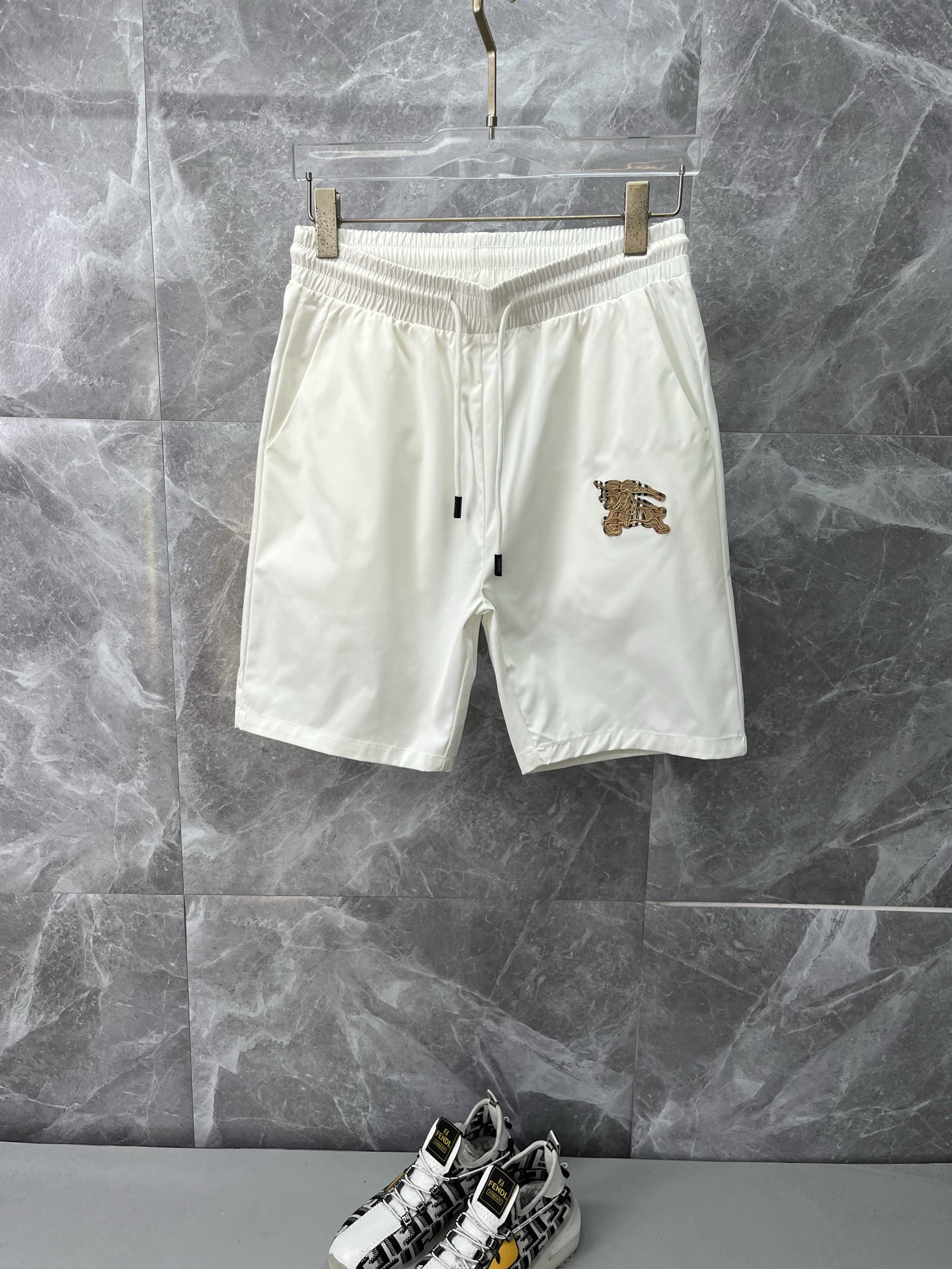 NO:837364,BURBERRY's new style is coming, 2026 spring and summer new casual pants and shorts, imported high-density customized quick-drying fabrics, comfortable, soft and skin-friendly, straight and not easy to wrinkle, simple and clear, super versatile upper body effect, super fashionable and versatile, straight and stylish, a wardrobe must-have!  Suitable for any occasion, sizes M-3XL, burberry, burberry, shorts,19860909BURBERRY巴宝莉 新款来袭 2026春夏新款休闲裤短裤,进口高密度定制速干面料,舒适柔软亲肤,笔挺不易起皱,简单明了,超级百搭上身效果超级棒时尚百搭,笔挺有型,衣橱必备！适合任何场合穿着,码数M-3XL,,burberry,burberry,shorts,,Men's clothing