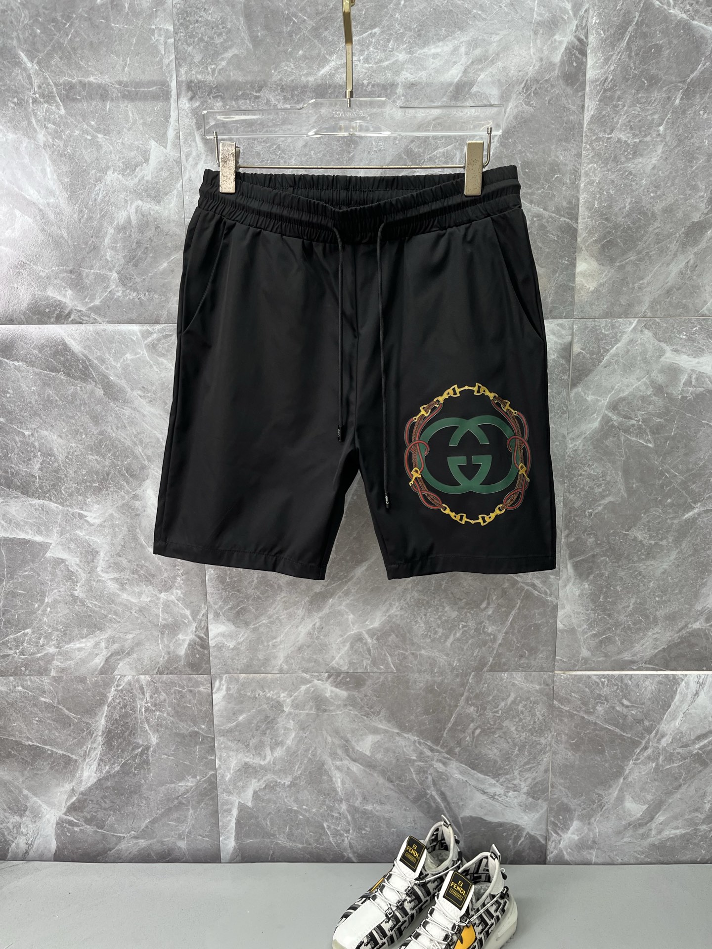 NO:837348,GUCCI Gucci's new style is coming, 2026 spring and summer new casual pants and shorts, imported high-density custom-made quick-drying fabrics, comfortable, soft and skin-friendly, straight and not easy to wrinkle, simple and clear, super versatile upper body effect, super fashionable and versatile, straight and stylish, a wardrobe must-have!  Suitable for any occasion, sizes M-3XL, gucci, shorts,19860909GUCCI古奇 新款来袭 2026春夏新款休闲裤短裤,进口高密度定制速干面料,舒适柔软亲肤,笔挺不易起皱,简单明了,超级百搭上身效果超级棒时尚百搭,笔挺有型,衣橱必备！适合任何场合穿着,码数M-3XL,,gucci,shorts,,Men's clothing
