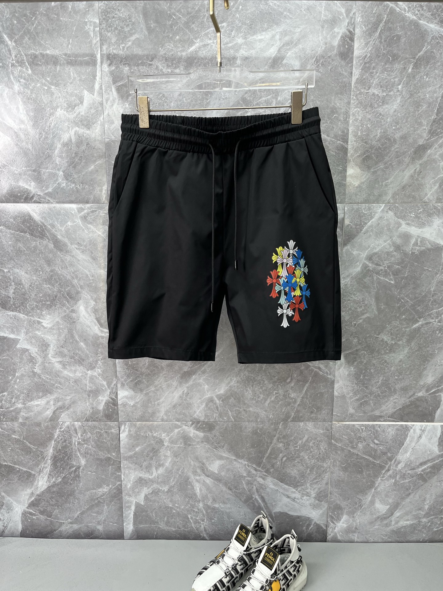NO:837353,CH Croixin's new style is coming, 2026 spring and summer new casual pants and shorts, imported high-density customized quick-drying fabric, comfortable, soft and skin-friendly, straight and not easy to wrinkle, simple and clear, super versatile upper body effect, super fashionable and versatile, straight and stylish, a wardrobe must-have!  Suitable for any occasion, sizes M-3XL, chrome hearts, shorts,19860909CH克罗心 新款来袭 2026春夏新款休闲裤短裤,进口高密度定制速干面料,舒适柔软亲肤,笔挺不易起皱,简单明了,超级百搭上身效果超级棒时尚百搭,笔挺有型,衣橱必备！适合任何场合穿着,码数M-3XL,,chrome hearts,shorts,,Men's clothing