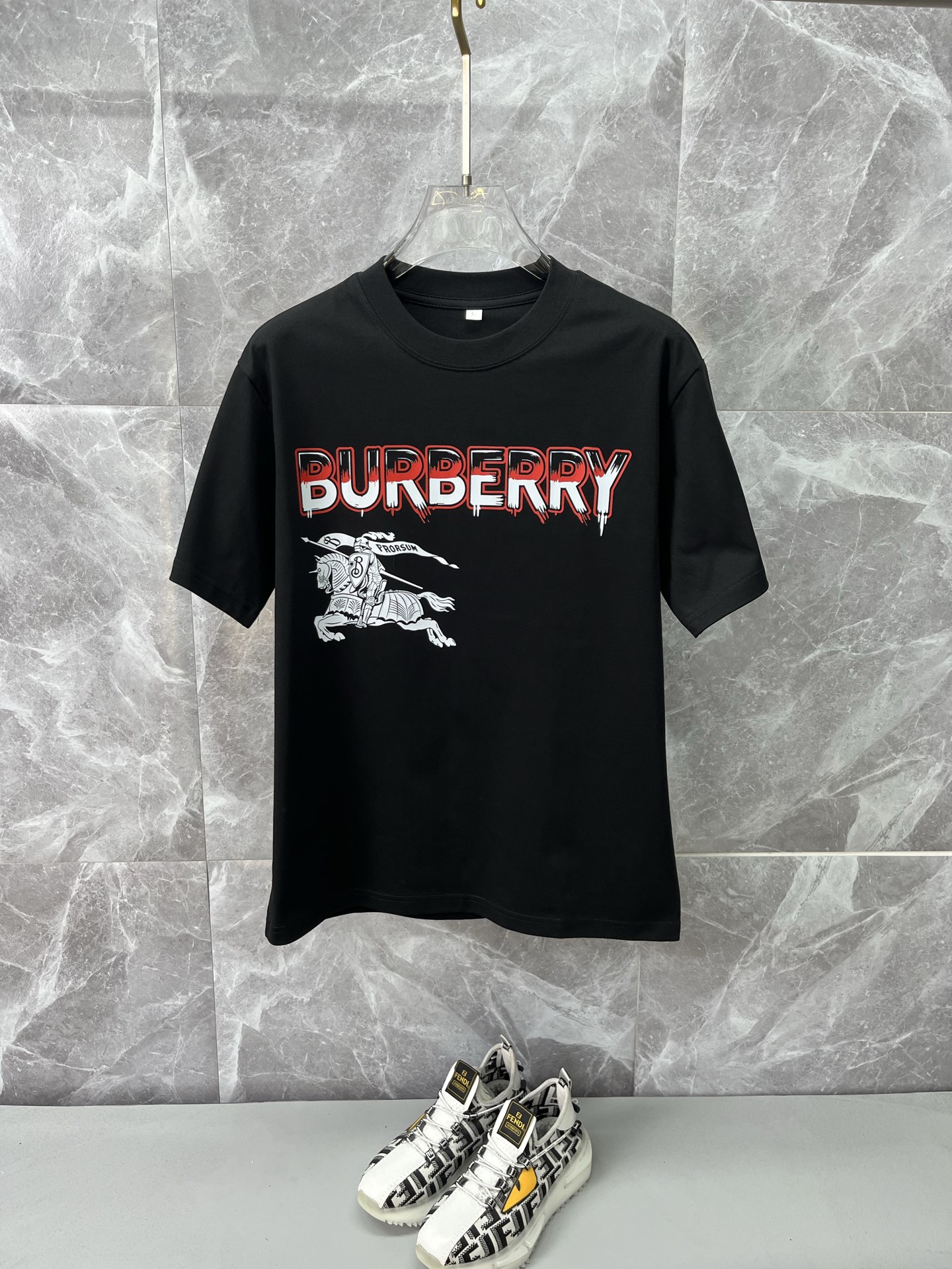 NO:837317,BURBERRY 2026ss spring and summer high-quality pure cotton short-sleeved T-shirt, top original order quality, current latest process requirements, top orders require sewing work, super easy to match, top-level customization, with the whole details, the quality and tailoring design are first-class, customized imported pure cotton fabric!  Full of style, the color is light and versatile. M-4XL, please state your height and weight when placing an order, burberry, burberry, T-shirt, tees, t-shirt,19860909BURBERRY巴宝莉 2026ss春夏高品质纯棉短袖T恤,顶级原单品质,当下最新工艺要求,顶级订单要求车线做工,超级好搭配,顶级定制,搭配整件细节 ,品质及剪裁设计都堪称一流,定制进口纯棉面料！型格十足,配色轻熟百搭.M-4XL,下单报身高体重,,burberry,burberry,T-shirt,tees，t-shirt,,Men's clothing