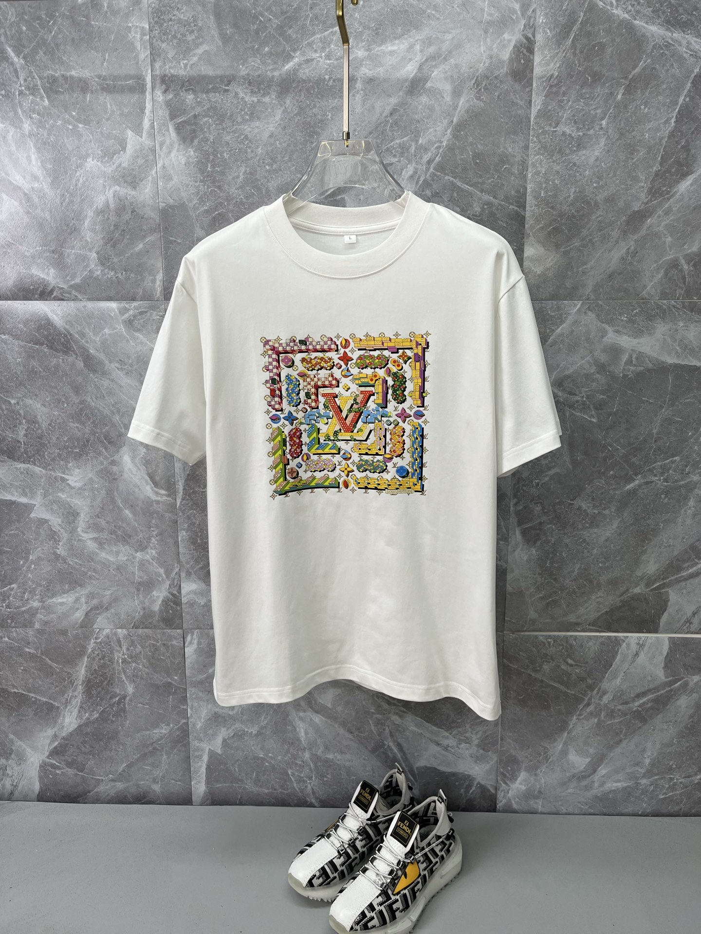 NO:837349,LV Louis Vuitton 2026ss spring and summer high-quality pure cotton short-sleeved T-shirt, top original order quality, the latest technology requirements, top orders require sewing work, super easy to match, top customization, matching the whole piece details, quality and tailoring design are first-class, customized imported pure cotton fabric!  Full of style, the color is light and versatile. M-4XL, please state your height and weight when placing an order, louis vuitton, louis vuitton, T-shirt, tees, t-shirt,19860909LV路易威登 2026ss春夏高品质纯棉短袖T恤,顶级原单品质,当下最新工艺要求,顶级订单要求车线做工,超级好搭配,顶级定制,搭配整件细节 ,品质及剪裁设计都堪称一流,定制进口纯棉面料！型格十足,配色轻熟百搭.M-4XL,下单报身高体重,,louis vuitton,louis vuitton,T-shirt,tees，t-shirt,,Men's clothing