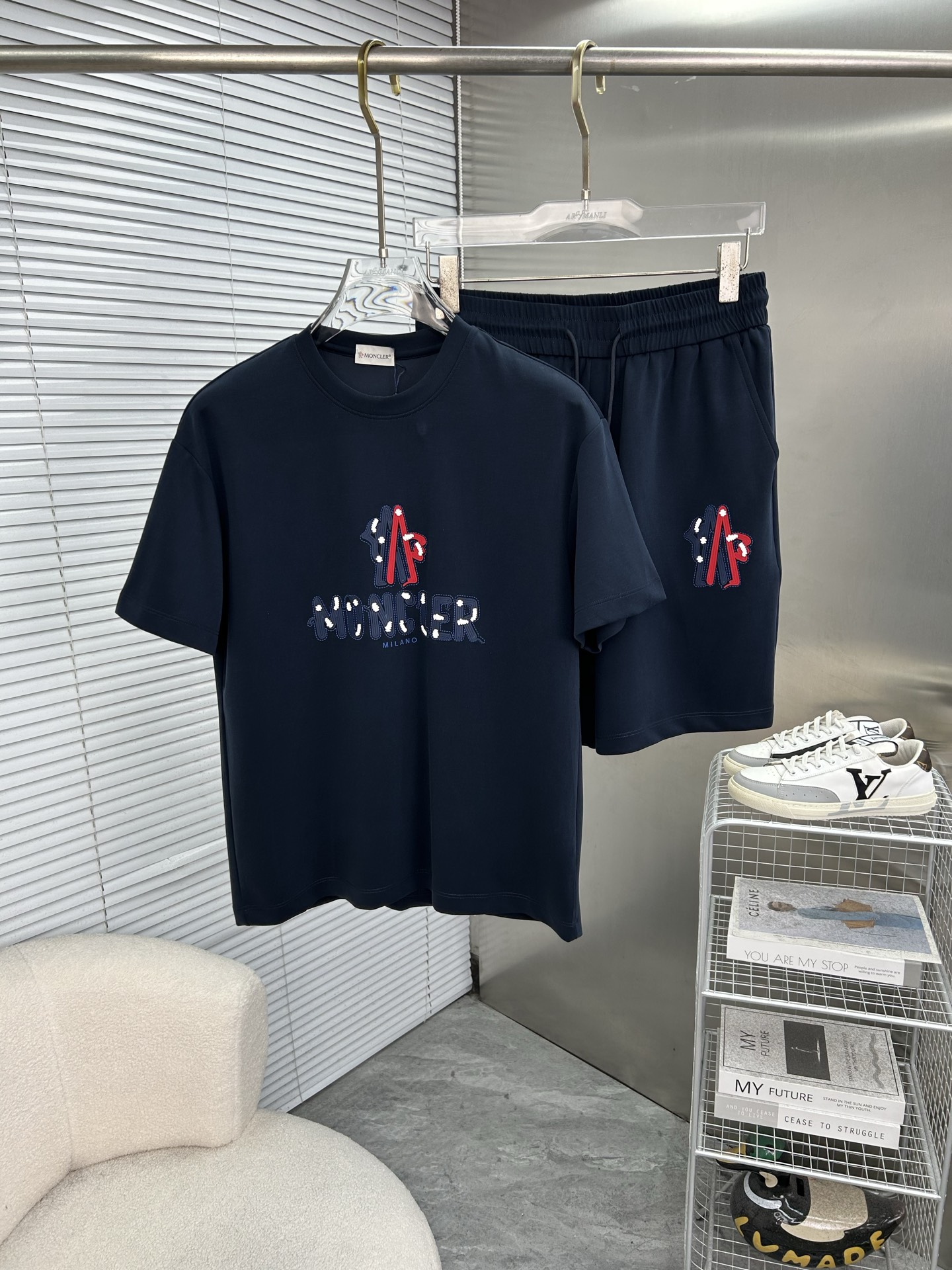 NO:957272,MONCLER new men's round neck short-sleeved shorts suit series!  Full of high-end feel!  The details are exquisite and high-end, and the air layer fabric is three-dimensional and exquisite. The fabric is stiff, wrinkle-resistant and wear-resistant, moisture-absorbent, quick-drying and breathable, neat and stylish. Size M-3XL, Moncler, shorts, T-shirt,19860909MONCLER蒙口 新款男士圆领短袖短裤套装系列！高级感满满！细节精致高档,空气层面料 立体精致细腻.面料挺括抗皱耐磨,吸湿速干透气,利落有型. 码数M-3XL,,Moncler,shorts,T-shirt,,Men's clothing
