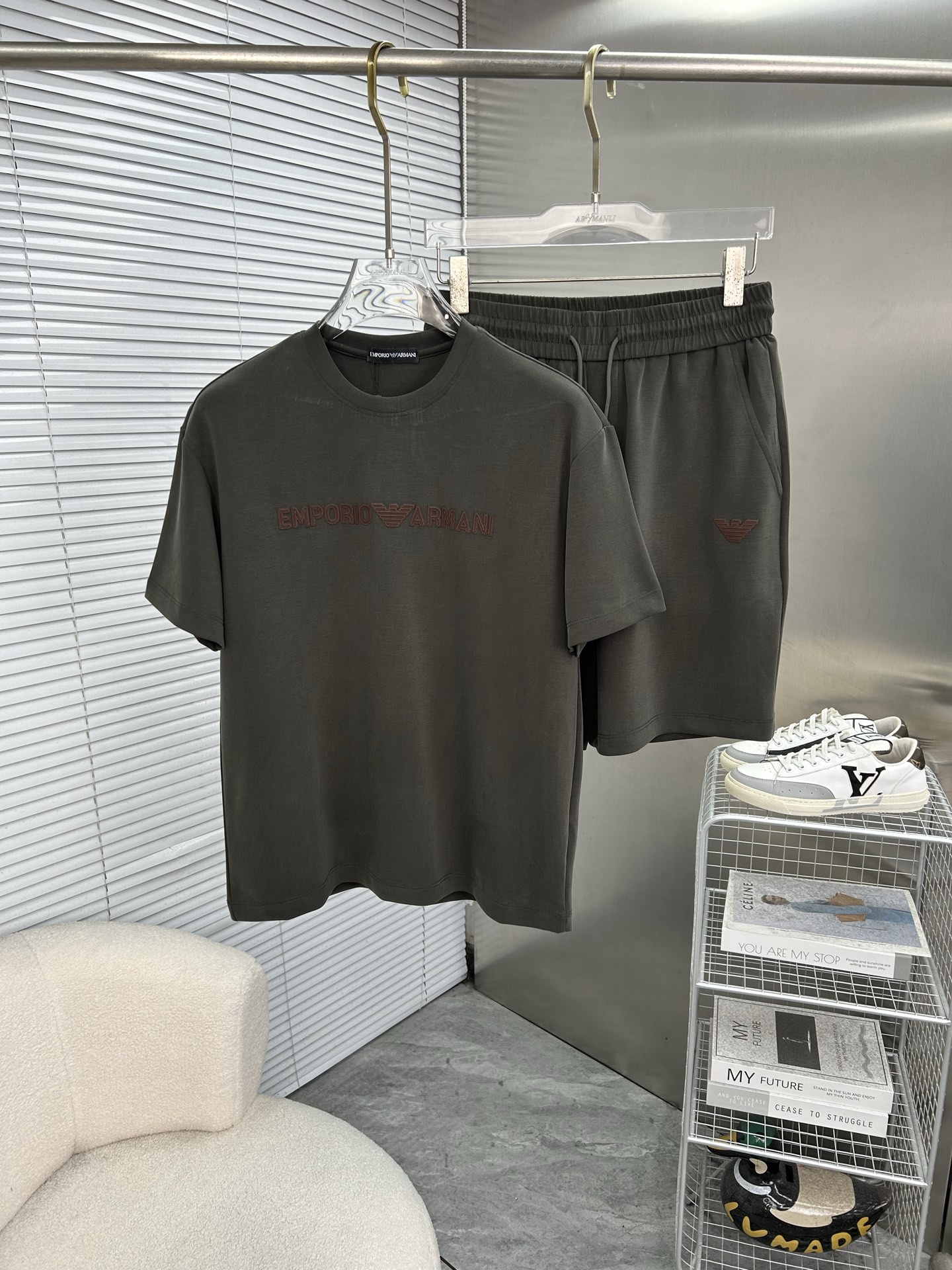 NO:837358,ARMANI Armani's new men's round neck short-sleeved shorts suit series!  Full of high-end feel!  The details are exquisite and high-end, and the air-layer fabric is three-dimensional and exquisite. The fabric is stiff, anti-wrinkle and wear-resistant, moisture-absorbent, quick-drying and breathable, neat and stylish. Size M-3XL,,armani,armani,shorts,T-shirt,19860909ARMANI阿玛尼 新款男士圆领短袖短裤套装系列！高级感满满！细节精致高档,空气层面料 立体精致细腻.面料挺括抗皱耐磨,吸湿速干透气,利落有型. 码数M-3XL,,armani,armani,shorts,T-shirt,,Men's clothing