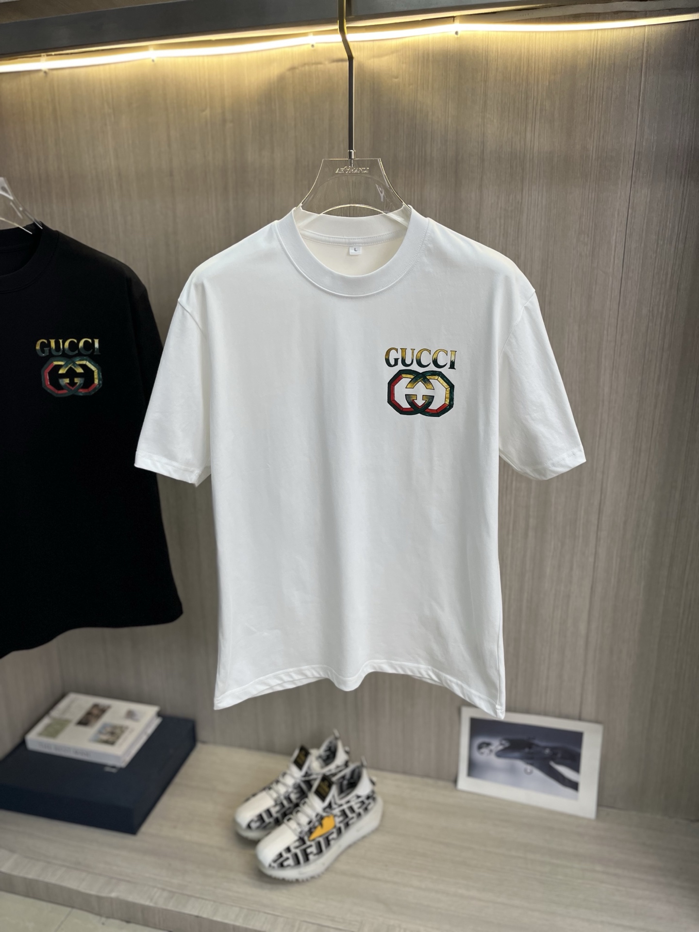 NO:936549,GUCCI Gucci 2026ss spring and summer high-quality pure cotton short-sleeved T-shirt, top original order quality, the latest process requirements, top orders require sewing work, super easy to match, top customization, with the whole details, the quality and tailoring design are first-class, customized imported pure cotton fabric!  Full of style, the color is light and versatile. M-4XL, please state your height and weight when placing an order, gucci, T-shirt, tees, t-shirt,19860909GUCCI古奇 2026ss春夏高品质纯棉短袖T恤,顶级原单品质,当下最新工艺要求,顶级订单要求车线做工,超级好搭配,顶级定制,搭配整件细节 ,品质及剪裁设计都堪称一流,定制进口纯棉面料！型格十足,配色轻熟百搭.M-4XL,下单报身高体重,,gucci,T-shirt,tees，t-shirt,,Men's clothing