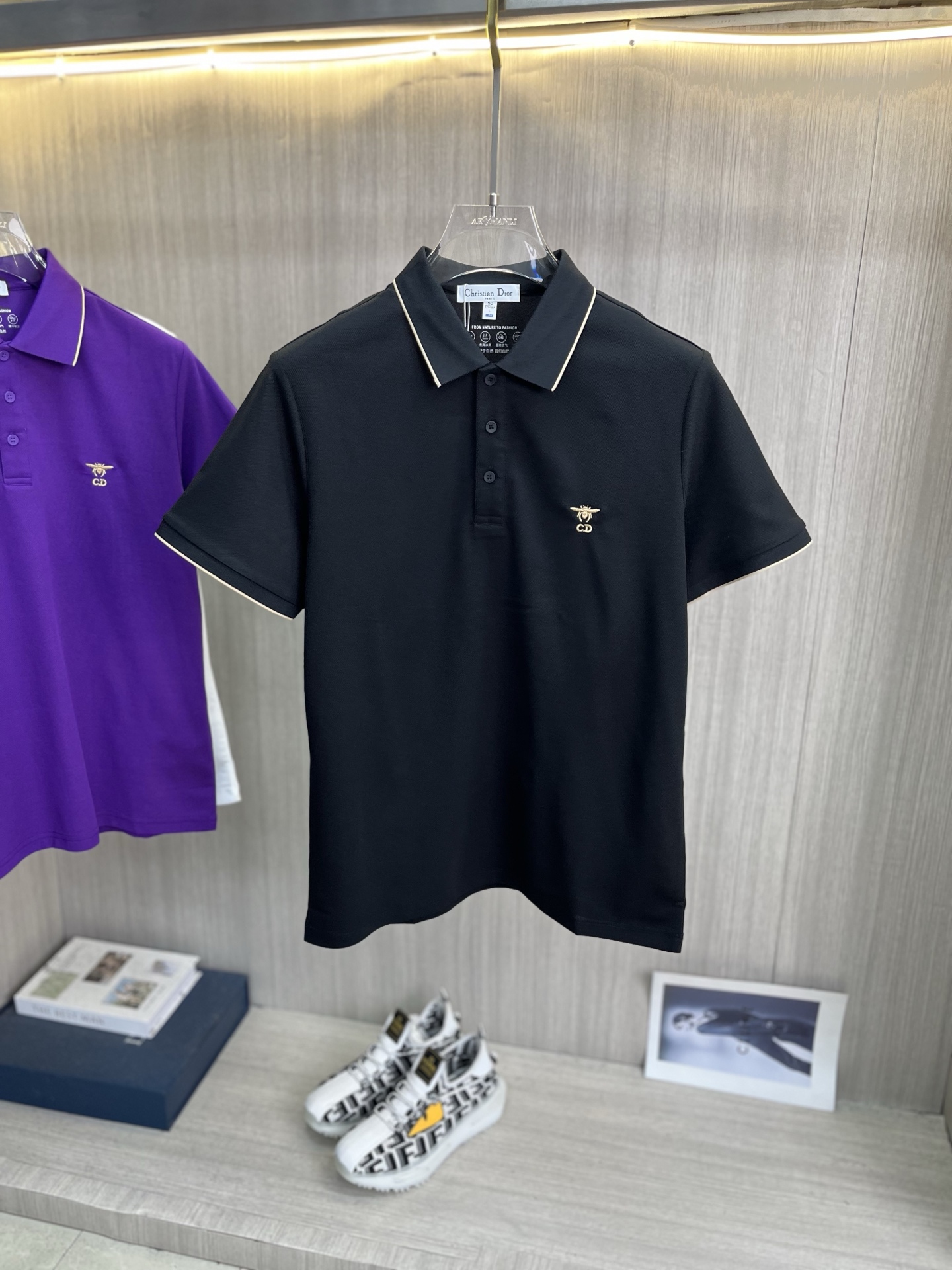 NO:910570,DIOR Dior men's 2026 spring and summer new short-sleeved lapel polo shirt, men's elegant and stylish first choice in autumn and winter, long-sleeved lapel, high-end simple series of polo shirts that can be worn all year round!  The upper body is crisp and stylish, and it doesn’t look out of place when worn alone!  Size M-3XL, next day shipping, dior, dior, T-shirt,19860909DIOR迪奥 男款2026春夏新款短袖翻领Polo衫,男人秋冬季优雅高大尚首选单品长袖翻领,可以穿一整年的polo衫高端简约系列 ！上身挺括有型,单穿内搭毫无违和感！码数Ｍ-3XL,隔天出货,,dior,dior,T-shirt,,Men's clothing