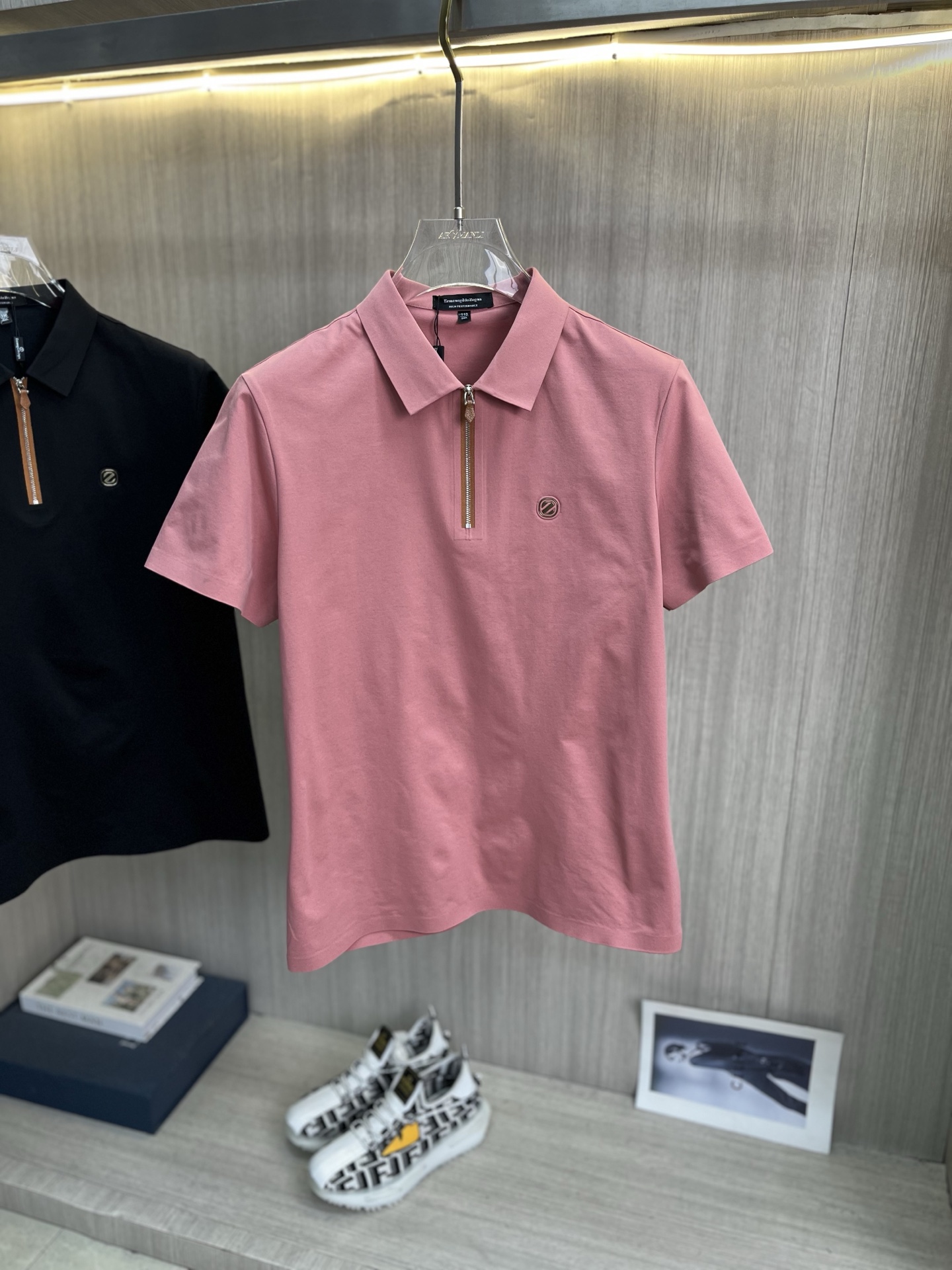 NO:910566,ZEGNA men's 2026 spring and summer new short-sleeved lapel polo shirt, men's elegant and stylish first choice in autumn and winter long-sleeved lapel, high-end simple series of polo shirts that can be worn all year round!  The upper body is crisp and stylish, and it doesn’t look out of place when worn alone!  Size M-3XL, next day shipping, zegna, T-shirt,19860909ZEGNA杰尼亚 男款2026春夏新款短袖翻领Polo衫,男人秋冬季优雅高大尚首选单品长袖翻领,可以穿一整年的polo衫高端简约系列 ！上身挺括有型,单穿内搭毫无违和感！码数Ｍ-3XL,隔天出货,,zegna,T-shirt,,Men's clothing