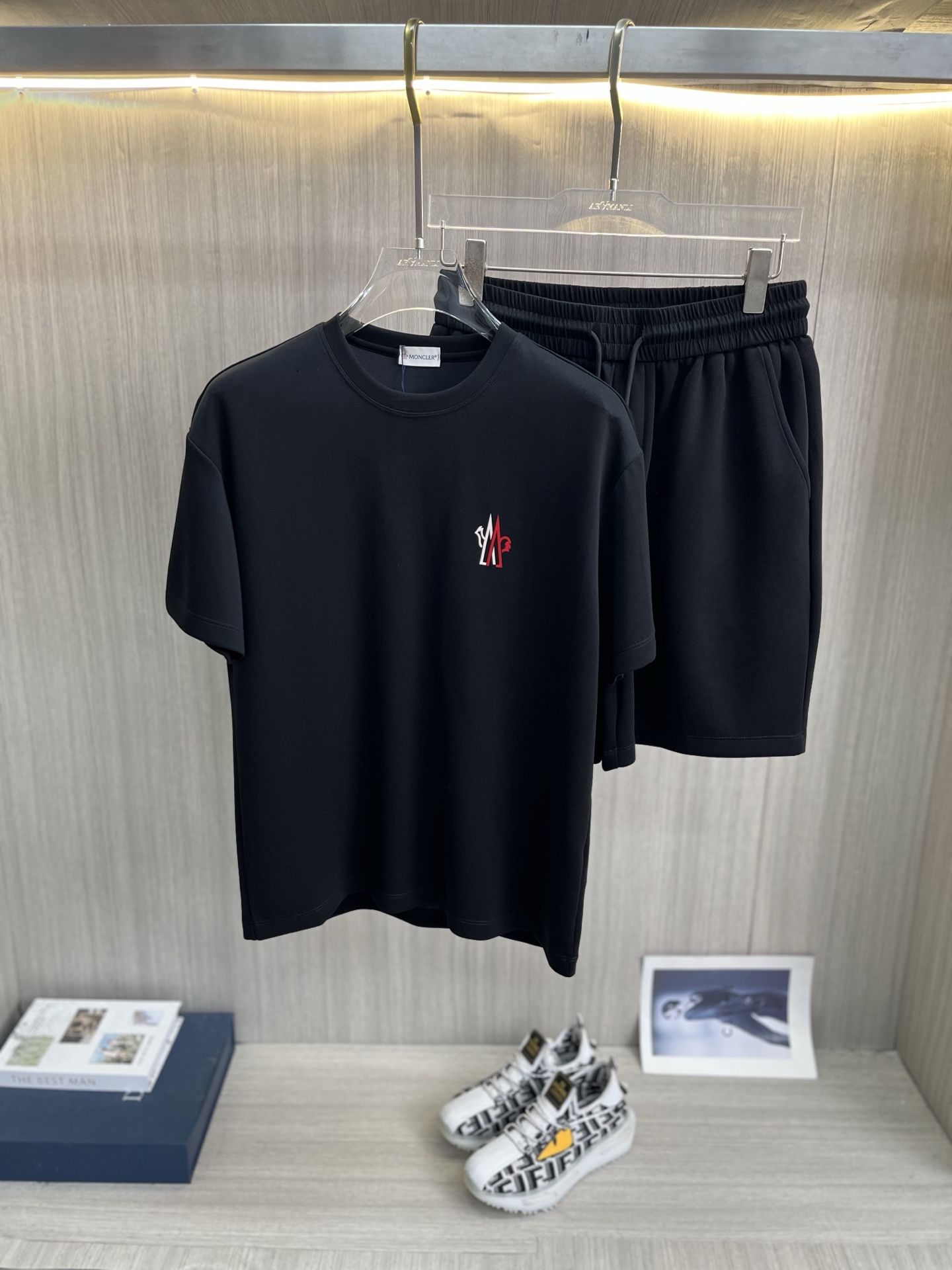 NO:855578,MONCLER Mouth Covered New Men's Round Neck Short Sleeve Shorts Suit Series!  Full of high-end feel!  The details are exquisite and high-end, and the air-layer fabric is three-dimensional and exquisite. The fabric is stiff, wrinkle-resistant and wear-resistant, moisture-absorbent, quick-drying and breathable, neat and stylish. Size M-3XL, Moncler, shorts, T-shirt,19860909MONCLER蒙口 新款男士圆领短袖短裤套装系列！高级感满满！细节精致高档,空气层面料 立体精致细腻.面料挺括抗皱耐磨,吸湿速干透气,利落有型. 码数M-3XL,,Moncler,shorts,T-shirt,,Men's clothing