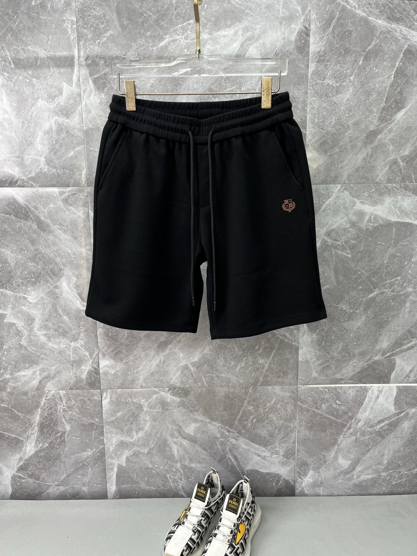 NO:953560,LP Nuoyoupanya's new style is coming. The 2026 spring and summer new casual pants and shorts are made of imported high-density customized waffle fabric. They are comfortable, soft and skin-friendly, straight and not easy to wrinkle. Simple and clear, super versatile upper body effect, super fashionable and versatile, straight and stylish, a wardrobe must-have!  Suitable for any occasion, sizes M-4XL, loro piana, shorts,19860909LP诺悠翩雅 新款来袭 2026春夏新款休闲裤短裤,进口高密度定制华夫格面料,舒适柔软亲肤,笔挺不易起皱,简单明了,超级百搭上身效果超级棒时尚百搭,笔挺有型,衣橱必备！适合任何场合穿着,码数M-4XL,,loro piana,shorts,,Men's clothing
