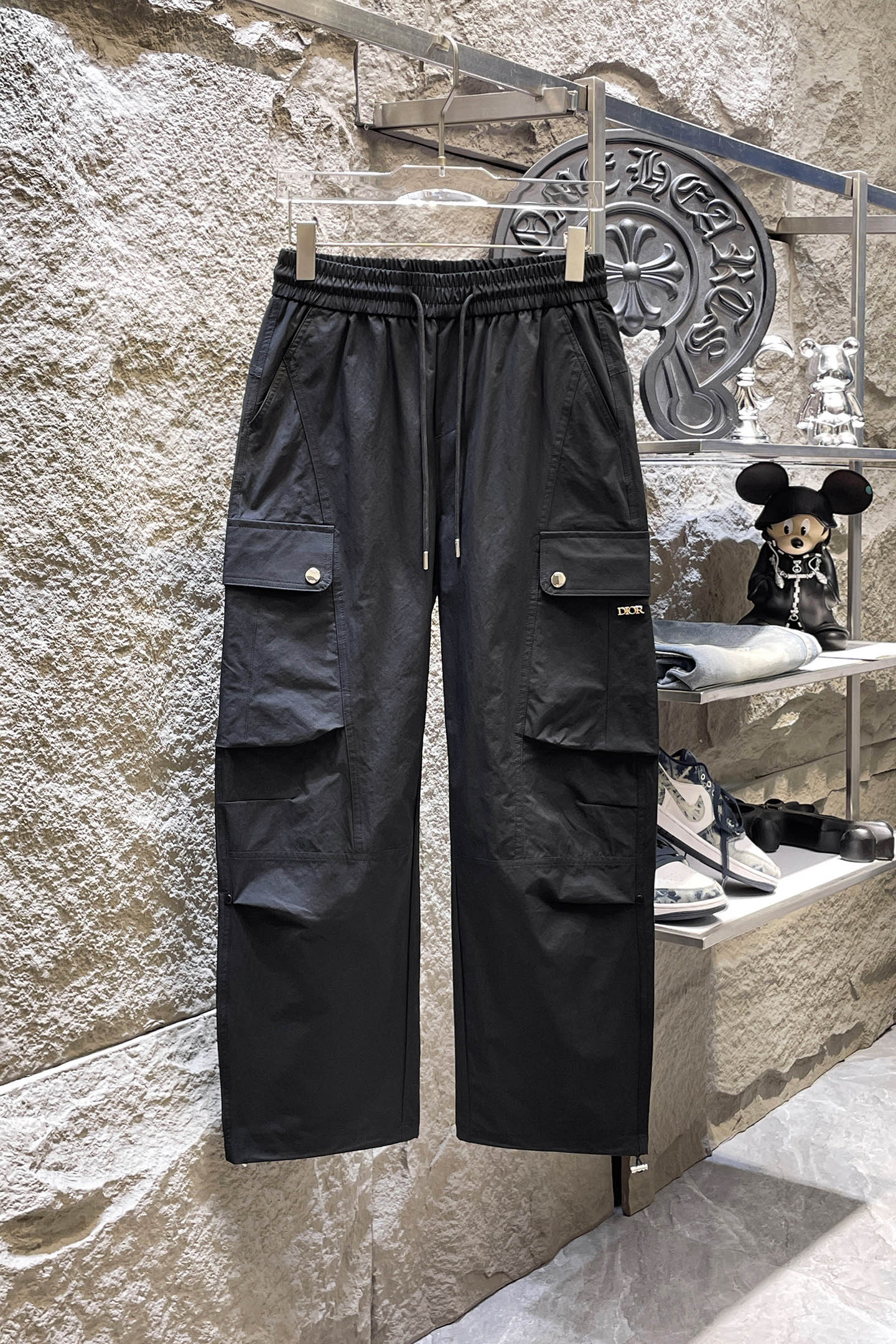 NO:864229,DIOR Dior 26ss summer new men's casual workwear casual trousers, American retro [three standards complete] advanced customized summer-specific technical breathable fabric, high breathability and comfort, impeccable details, customized development of accessories, what you see is what you get, reflecting high quality. It feels delicate and soft!  Three-dimensional cutting, simple and fashionable, and the upper body shape is awesome!  Size M-3XL (shipped next day),,dior,dior,19860909DIOR迪奥 26ss夏季新款男士休闲工装休闲裤长裤 美式复古【三标齐全】高级定制夏季专用科技透气面料 透气舒适度高,细节无可挑剔,辅料定制开发,所见即所得,体现高品质.手感细腻柔软！立体裁剪,简单时尚,上身版型超赞！码数M-3XL（隔天出货）,,dior,dior,,Men's clothing