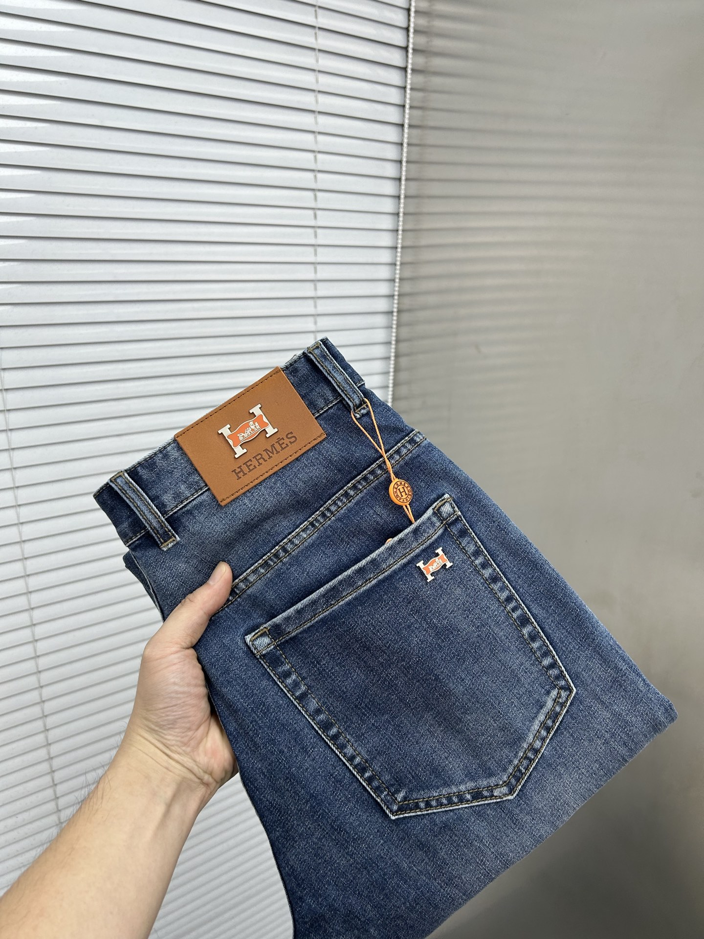 NO:855683,HERMES Hermès high-end small expensive jeans 2026ss new men's jeans trousers small straight micro-elastic slim fit, perfect details, high-quality hardware and accessories, fine workmanship, complete three standards, code number 30-40,, hermes, hermes, jeans,19860909HERMES爱马仕 高端小贵牛仔裤 2026ss新款男士牛仔裤长裤 小直筒 微弹力显瘦修身,细节完美,五金辅料精选高等品质,做功精细,三标齐全 码数30-40,,hermes,hermes,jeans,,Men's clothing