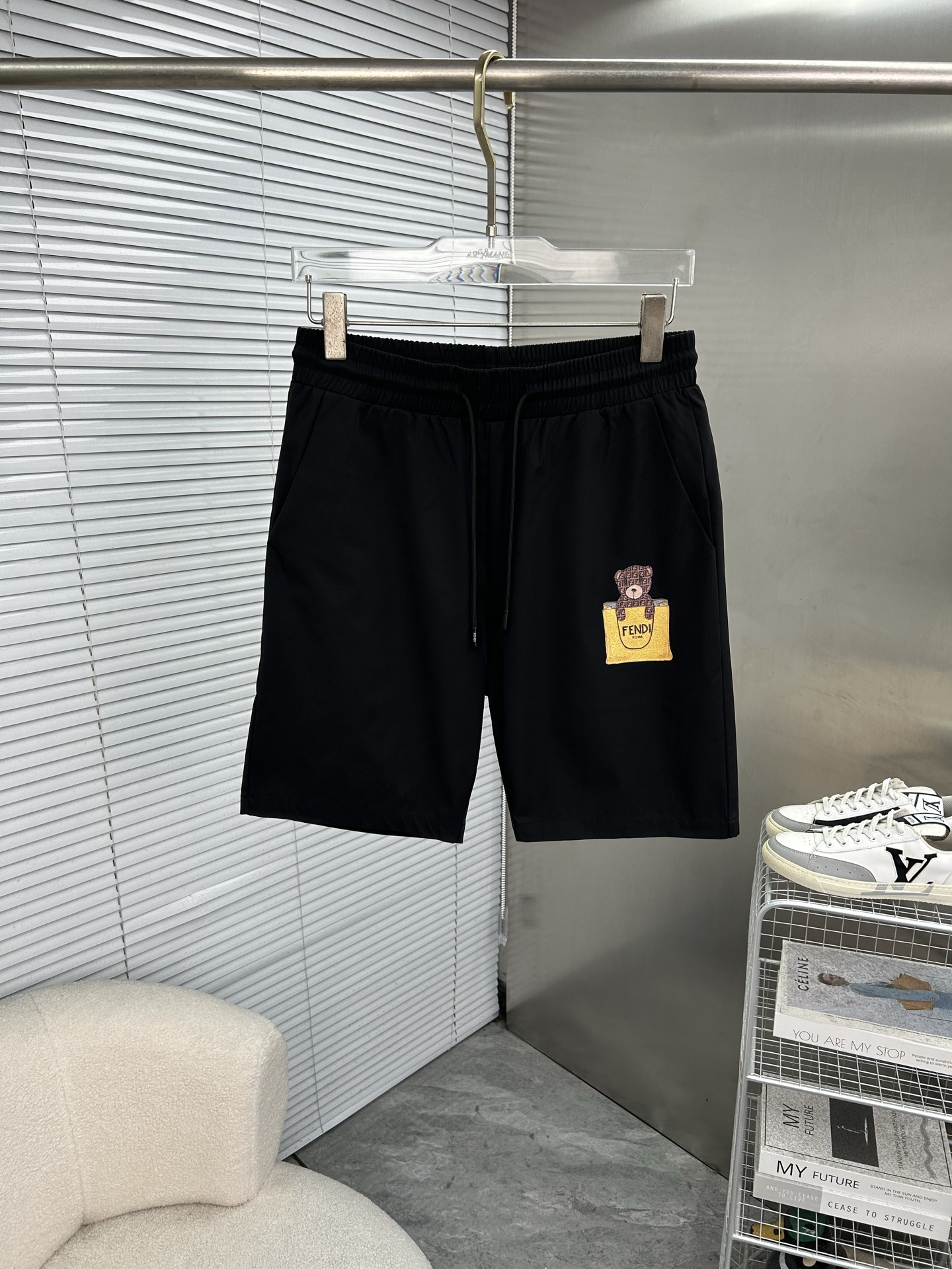 NO:908056,FENDI Fendi's new style is coming, 2026 spring and summer new casual pants and shorts, imported high-density customized quick-drying fabric, comfortable, soft and skin-friendly, straight and not easy to wrinkle, simple and clear, super versatile upper body effect, super fashionable and versatile, straight and stylish, a wardrobe must-have!  Suitable for any occasion, sizes M-3XL, fendi, fendi, shorts,19860909FENDI芬迪 新款来袭 2026春夏新款休闲裤短裤,进口高密度定制速干面料,舒适柔软亲肤,笔挺不易起皱,简单明了,超级百搭上身效果超级棒时尚百搭,笔挺有型,衣橱必备！适合任何场合穿着,码数M-3XL,,fendi,fendi,shorts,,Men's clothing