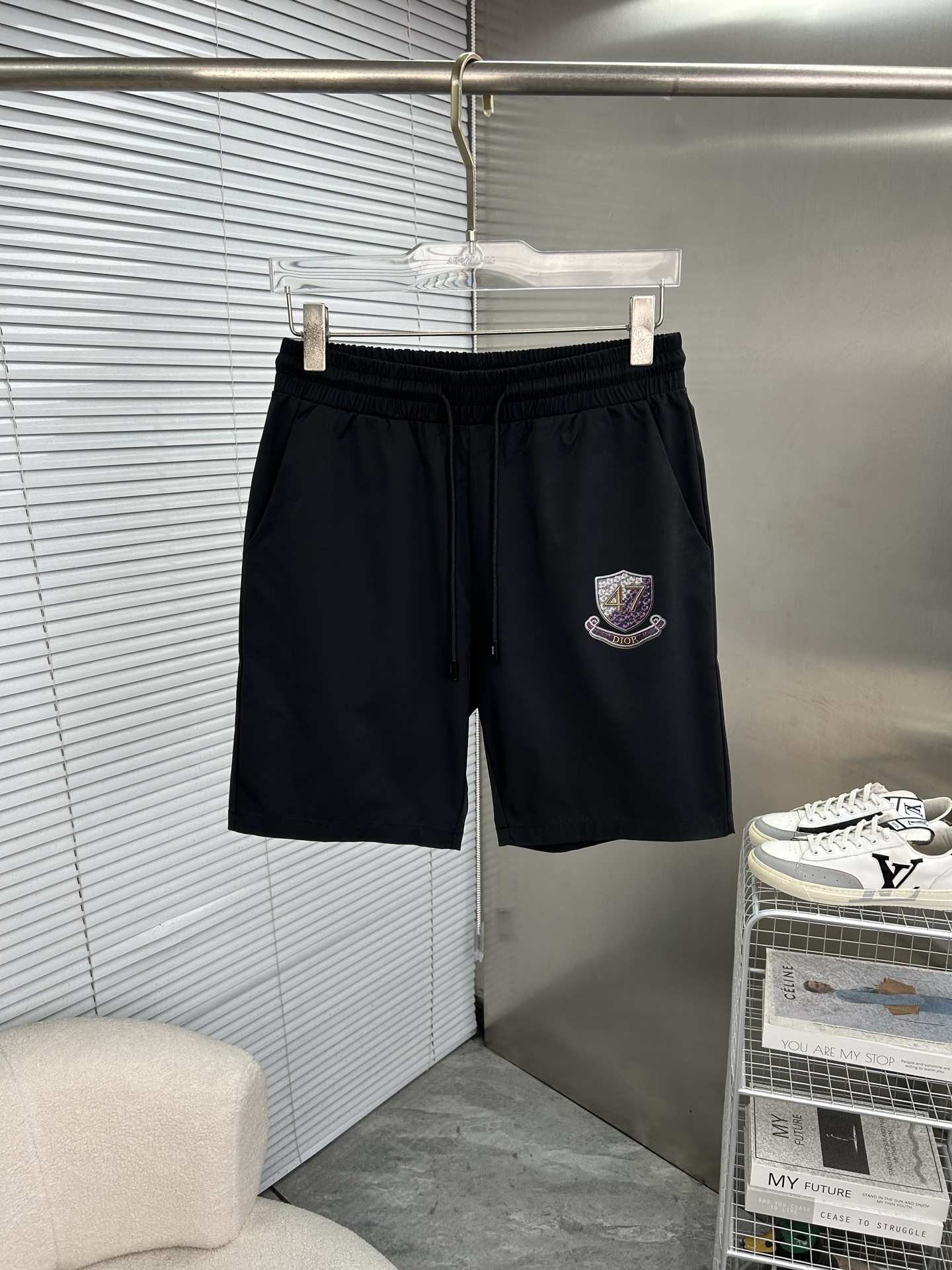 NO:908065,DIOR Dior's new style is coming, 2026 spring and summer new casual pants and shorts, imported high-density customized quick-drying fabrics, comfortable, soft and skin-friendly, straight and not easy to wrinkle, simple and clear, super versatile upper body effect, super fashionable and versatile, straight and stylish, a wardrobe must-have!  Suitable for any occasion, sizes M-3XL, dior, dior, shorts,19860909DIOR迪奥 新款来袭 2026春夏新款休闲裤短裤,进口高密度定制速干面料,舒适柔软亲肤,笔挺不易起皱,简单明了,超级百搭上身效果超级棒时尚百搭,笔挺有型,衣橱必备！适合任何场合穿着,码数M-3XL,,dior,dior,shorts,,Men's clothing