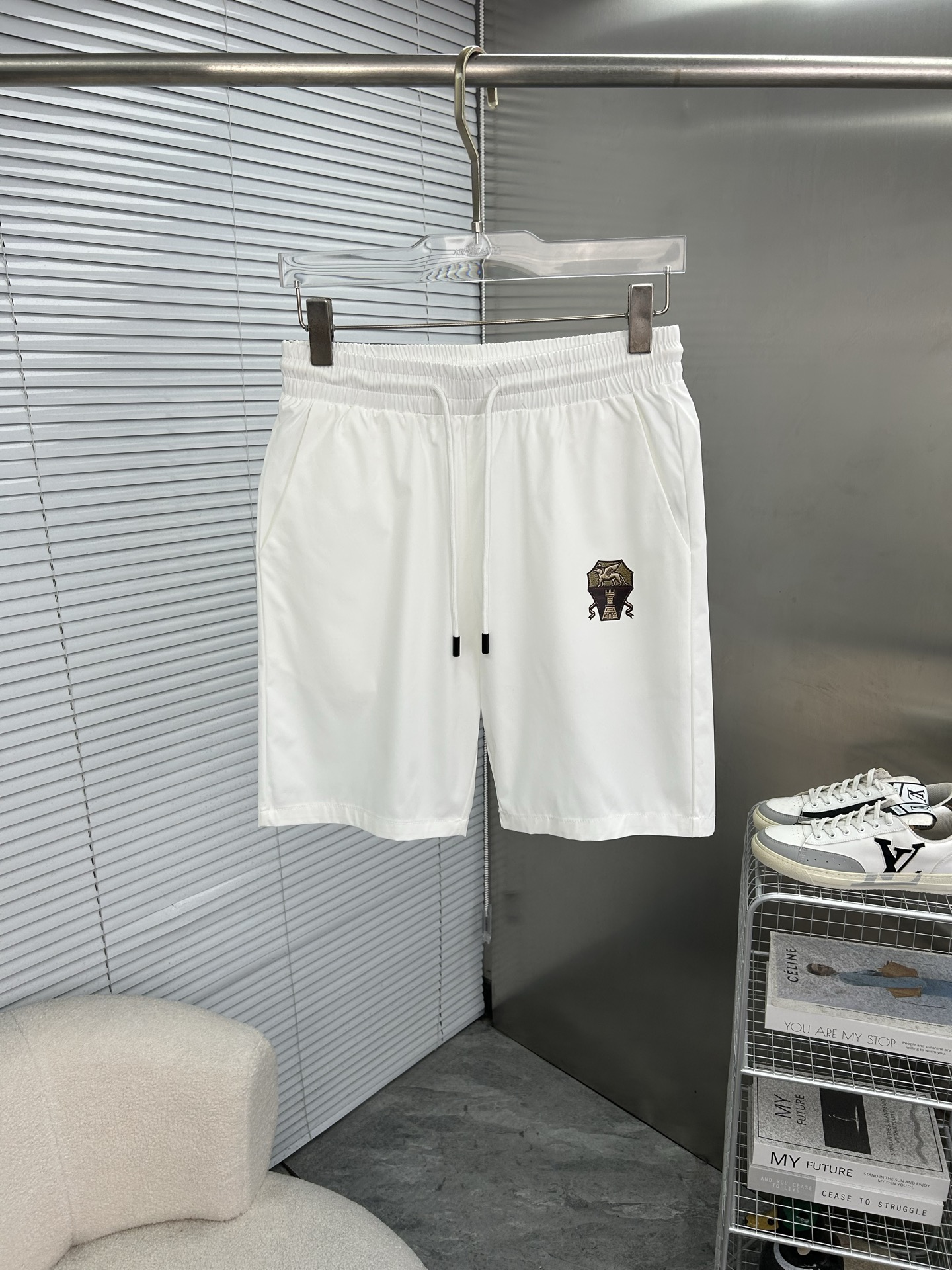 NO:908072,B.C's new style is coming, 2026 spring and summer new casual pants and shorts, imported high-density customized quick-drying fabric, comfortable, soft and skin-friendly, straight and not easy to wrinkle, simple and clear, super versatile upper body effect, super fashionable and versatile, straight and stylish, a wardrobe must-have!  Suitable for any occasion, sizes M-3XL, shorts,19860909B.C 新款来袭 2026春夏新款休闲裤短裤,进口高密度定制速干面料,舒适柔软亲肤,笔挺不易起皱,简单明了,超级百搭上身效果超级棒时尚百搭,笔挺有型,衣橱必备！适合任何场合穿着,码数M-3XL,,shorts,,Men's clothing