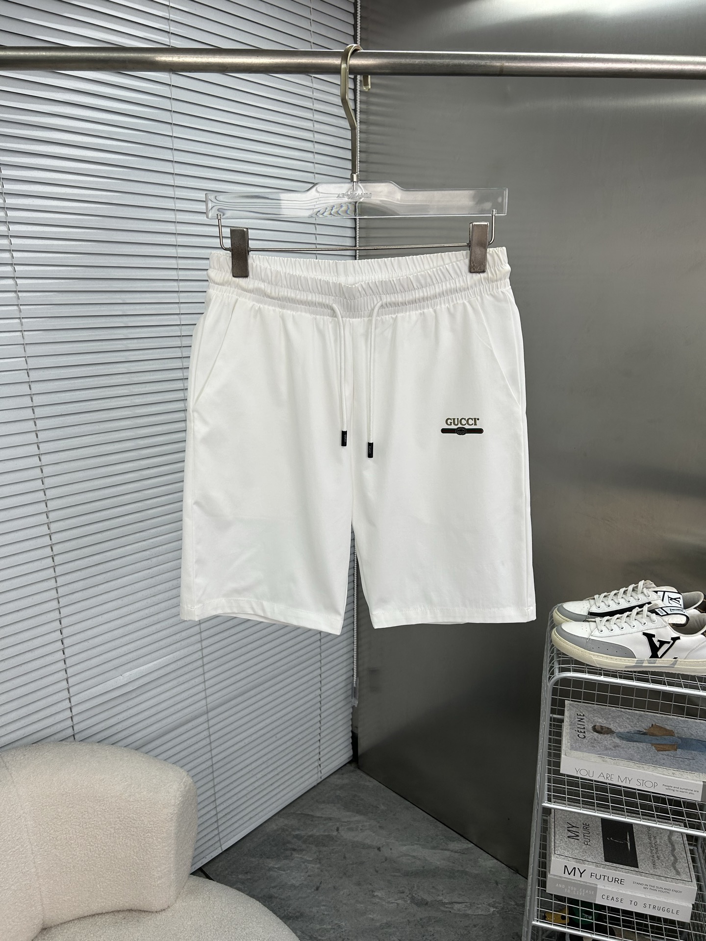 NO:908078,GUCCI Gucci's new style is coming, 2026 spring and summer new casual pants and shorts, imported high-density custom-made quick-drying fabrics, comfortable, soft and skin-friendly, straight and not easy to wrinkle, simple and clear, super versatile upper body effect, super fashionable and versatile, straight and stylish, a wardrobe must-have!  Suitable for any occasion, sizes M-3XL, gucci, shorts,19860909GUCCI古奇 新款来袭 2026春夏新款休闲裤短裤,进口高密度定制速干面料,舒适柔软亲肤,笔挺不易起皱,简单明了,超级百搭上身效果超级棒时尚百搭,笔挺有型,衣橱必备！适合任何场合穿着,码数M-3XL,,gucci,shorts,,Men's clothing