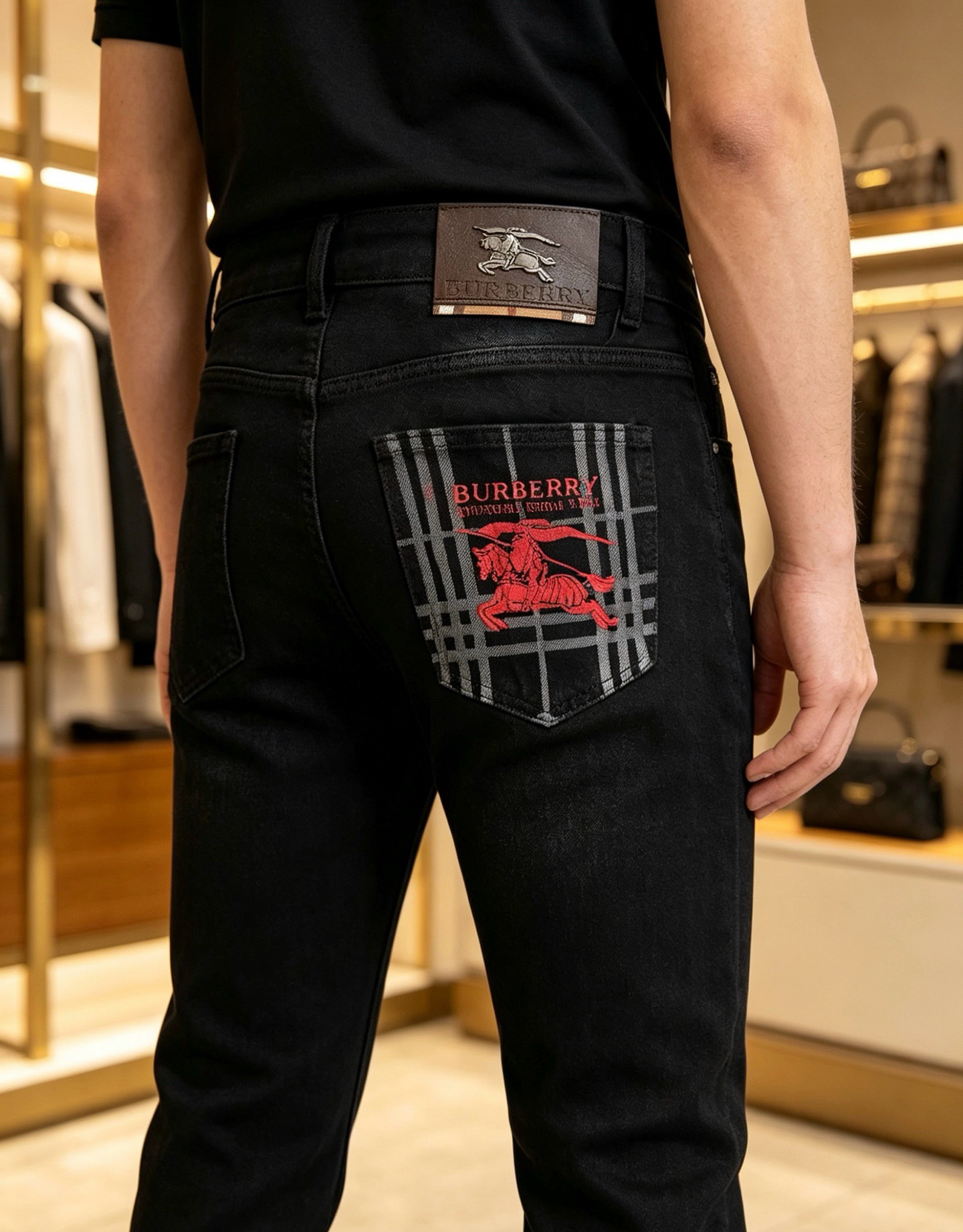 NO:860584,BURBERRY 2026 new men's jeans. The fabric has good elasticity. Exclusively available on the official website. Fashionable and elegant. Heavy craftsmanship design. Using original color yeast washing process. Selected imported heavyweight denim denim fabric with high-end hardware decoration. Genuine leather label. Exquisite stitching. Low-key luxury. Worth owning. Size 28-38 (no 35) shipped next day, burberry, burberry, jeans,19860909BURBERRY巴宝莉 2026新品男士牛仔裤 面料弹性好.独家发售 官网同步 时尚优雅 重工艺设计.采用原色酵母水洗工艺 精选进口重磅丹宁牛仔面料 配高档五金装饰 真皮皮牌 精致车线 低调轻奢 值得拥有.码数28-38（无35）隔天出货,,burberry,burberry,jeans,,Men's clothing