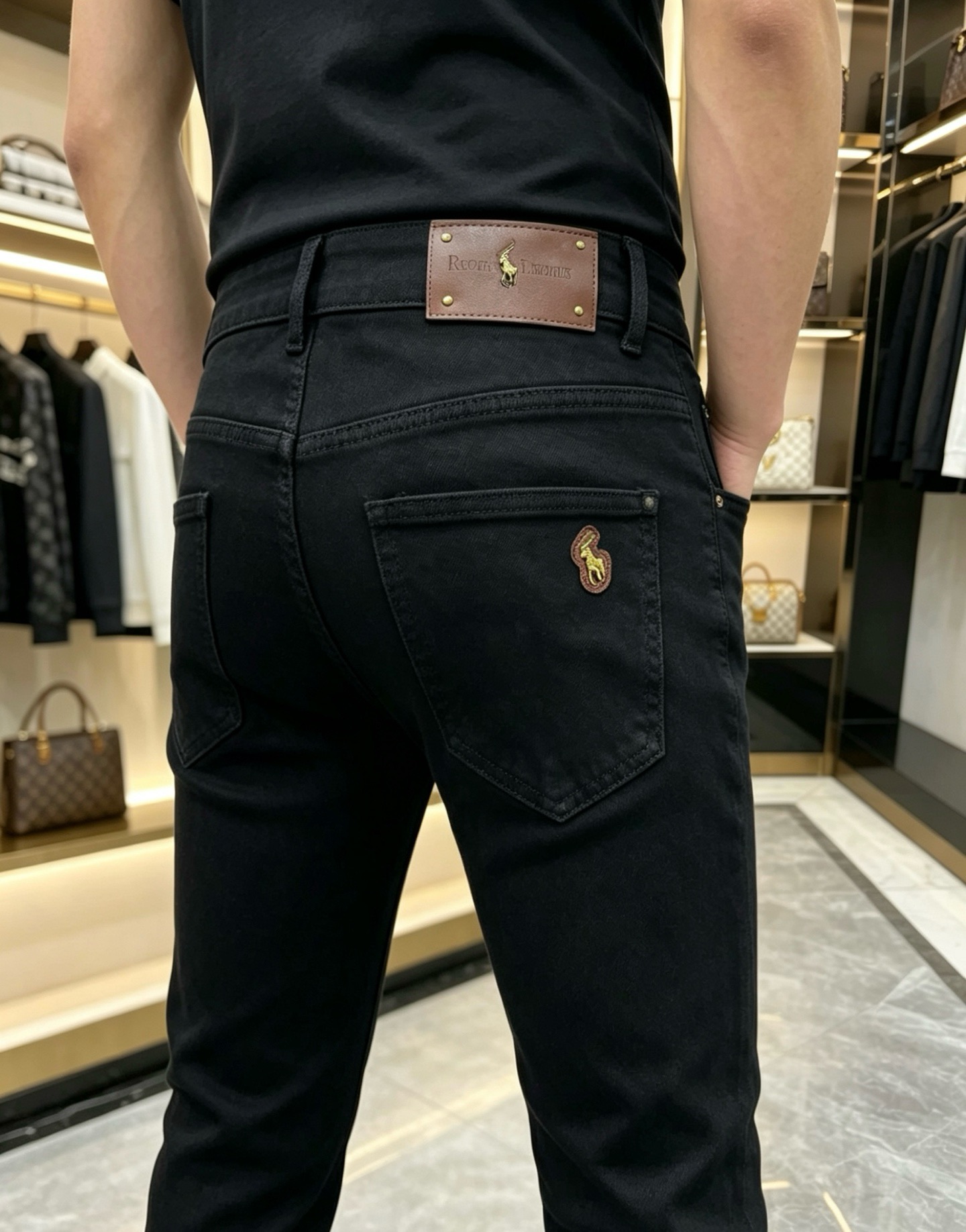 NO:860645,POLO Paul's 2026 new men's jeans have good elasticity. Exclusively available on the official website. Fashionable and elegant. Heavy craftsmanship design. Using original color yeast washing process. Selected imported heavyweight denim denim fabric with high-end hardware decoration. Genuine leather label. Exquisite stitching. Low-key and light luxury. Worth owning. Size 28-38 (no 35) shipped next day,,jeans,19860909POLO保罗 2026新品男士牛仔裤 面料弹性好.独家发售 官网同步 时尚优雅 重工艺设计.采用原色酵母水洗工艺 精选进口重磅丹宁牛仔面料 配高档五金装饰 真皮皮牌 精致车线 低调轻奢 值得拥有.码数28-38（无35）隔天出货,,jeans,,Men's clothing