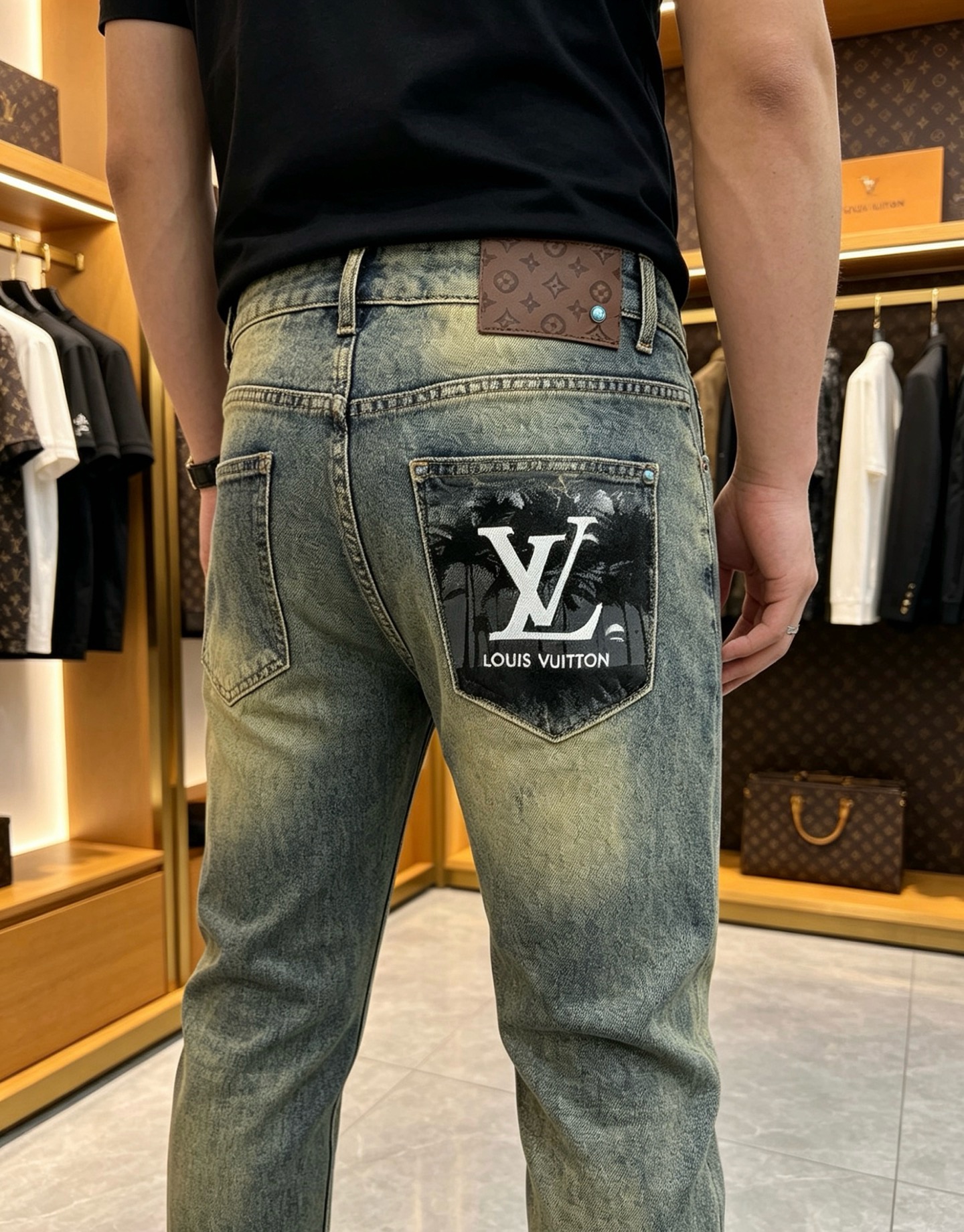 NO:860644,LV Louis Vuitton's 2026 new men's jeans have good fabric elasticity. Exclusively available on the official website. Fashionable and elegant. Heavy craftsmanship design. Using original color yeast washing process. Selected imported heavy denim denim fabric with high-end hardware decoration. Genuine leather label. Exquisite stitching. Low-key and light luxury. Worth owning. Size 28-38 (no 35) shipped next day,,louis vuitton,louis vuitton,jeans,19860909LV路易威登 2026新品男士牛仔裤 面料弹性好.独家发售 官网同步 时尚优雅 重工艺设计.采用原色酵母水洗工艺 精选进口重磅丹宁牛仔面料 配高档五金装饰 真皮皮牌 精致车线 低调轻奢 值得拥有.码数28-38（无35）隔天出货,,louis vuitton,louis vuitton,jeans,,Men's clothing
