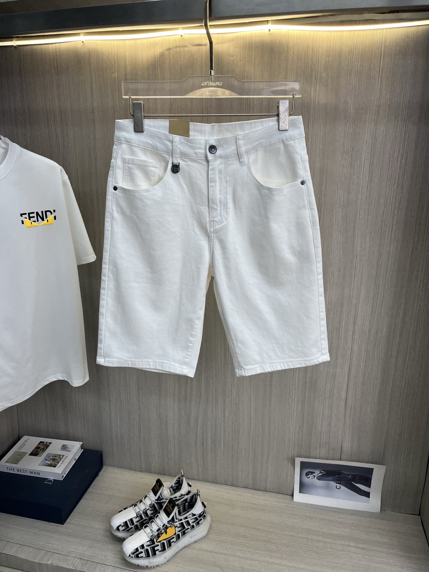 NO:937929,BURBERRY 2026 new men's jeans shorts. The fabric has good elasticity. Exclusively available on the official website. Fashionable and elegant. Heavy craftsmanship design. Using original color yeast washing process. Selected imported heavyweight denim denim fabric. Equipped with counter hardware decoration. Genuine leather label. Exquisite stitching. Big brand style. Worth owning. Size 28-38, shipped next day, burberry, burberry, shorts, jeans,19860909BURBERRY巴宝莉 2026新品男士牛仔裤短裤 面料弹性好.独家发售 官网同步 时尚优雅 重工艺设计.采用原色酵母水洗工艺 精选进口重磅丹宁牛仔面料 配专柜五金装饰 真皮皮牌 精致车线 大牌风范 值得拥有.码数28-38,隔天出货,,burberry,burberry,shorts,jeans,,Men's clothing