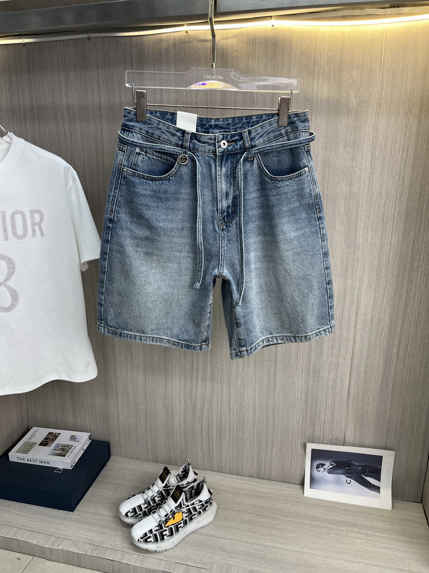 NO:937912,GUCCI Gucci 2026 new men's jeans shorts. The fabric has good elasticity. Exclusively sold on the official website. Fashionable and elegant. Heavy craftsmanship design. Using original color yeast washing process. Selected imported heavy denim denim fabric. Equipped with counter hardware decoration. Genuine leather label. Exquisite stitching. Big brand style. Worth having. Size 28-38, shipped next day,,gucci,shorts,jeans,19860909GUCCI古奇 2026新品男士牛仔裤短裤 面料弹性好.独家发售 官网同步 时尚优雅 重工艺设计.采用原色酵母水洗工艺 精选进口重磅丹宁牛仔面料 配专柜五金装饰 真皮皮牌 精致车线 大牌风范 值得拥有.码数28-38,隔天出货,,gucci,shorts,jeans,,Men's clothing