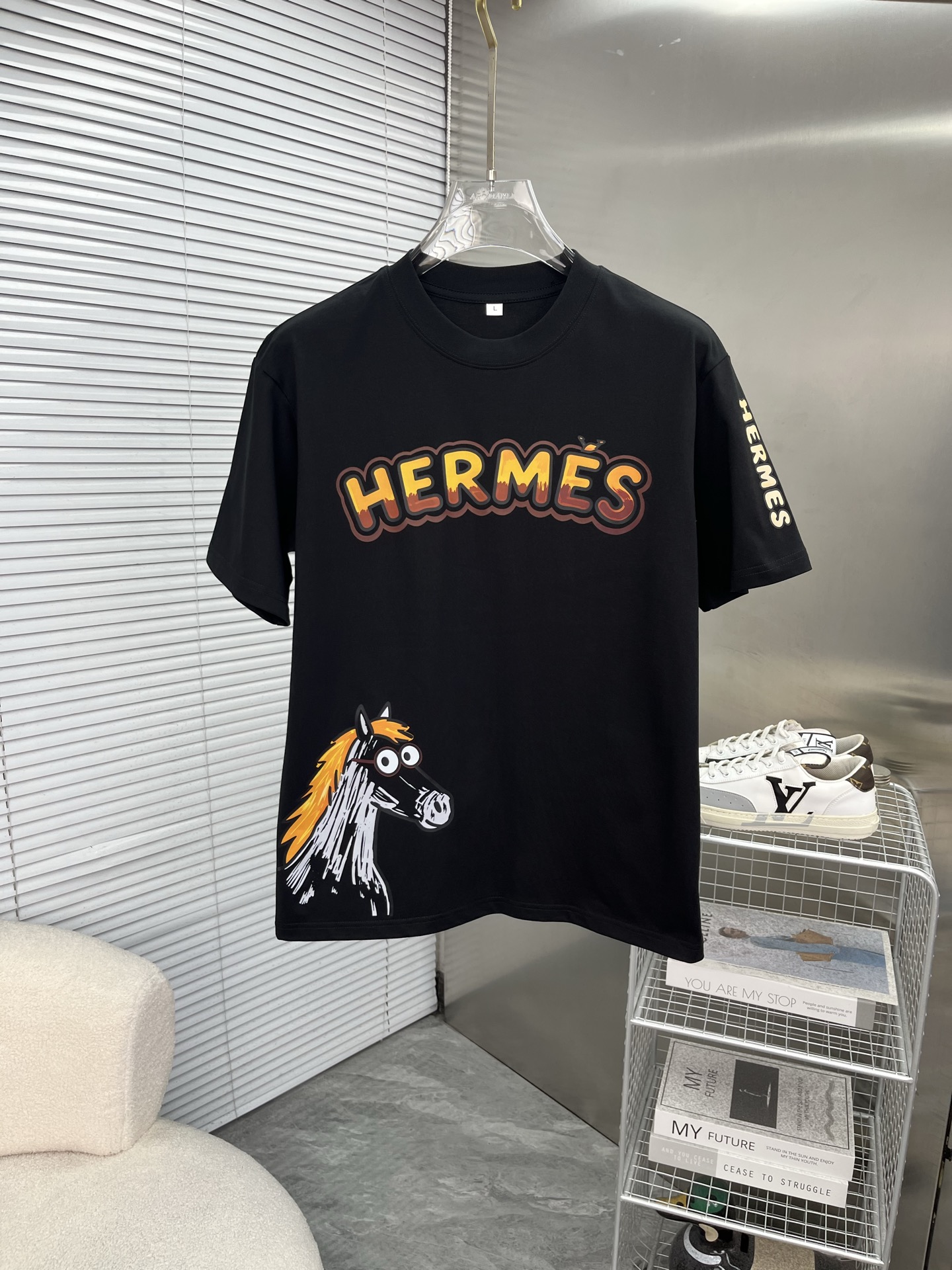 NO:931420,HERMES 2026ss spring and summer high-quality pure cotton short-sleeved T-shirt, top original order quality, the latest process requirements, top orders require sewing work, super easy to match, top customization, with the whole details, the quality and tailoring design are first-class, customized imported pure cotton fabric!  Full of style, the color is light and versatile. M-4XL, please state your height and weight when placing an order, hermes, hermes, T-shirt, tees, t-shirt,19860909HERMES爱马仕 2026ss春夏高品质纯棉短袖T恤,顶级原单品质,当下最新工艺要求,顶级订单要求车线做工,超级好搭配,顶级定制,搭配整件细节 ,品质及剪裁设计都堪称一流,定制进口纯棉面料！型格十足,配色轻熟百搭.M-4XL,下单报身高体重,,hermes,hermes,T-shirt,tees，t-shirt,,Men's clothing