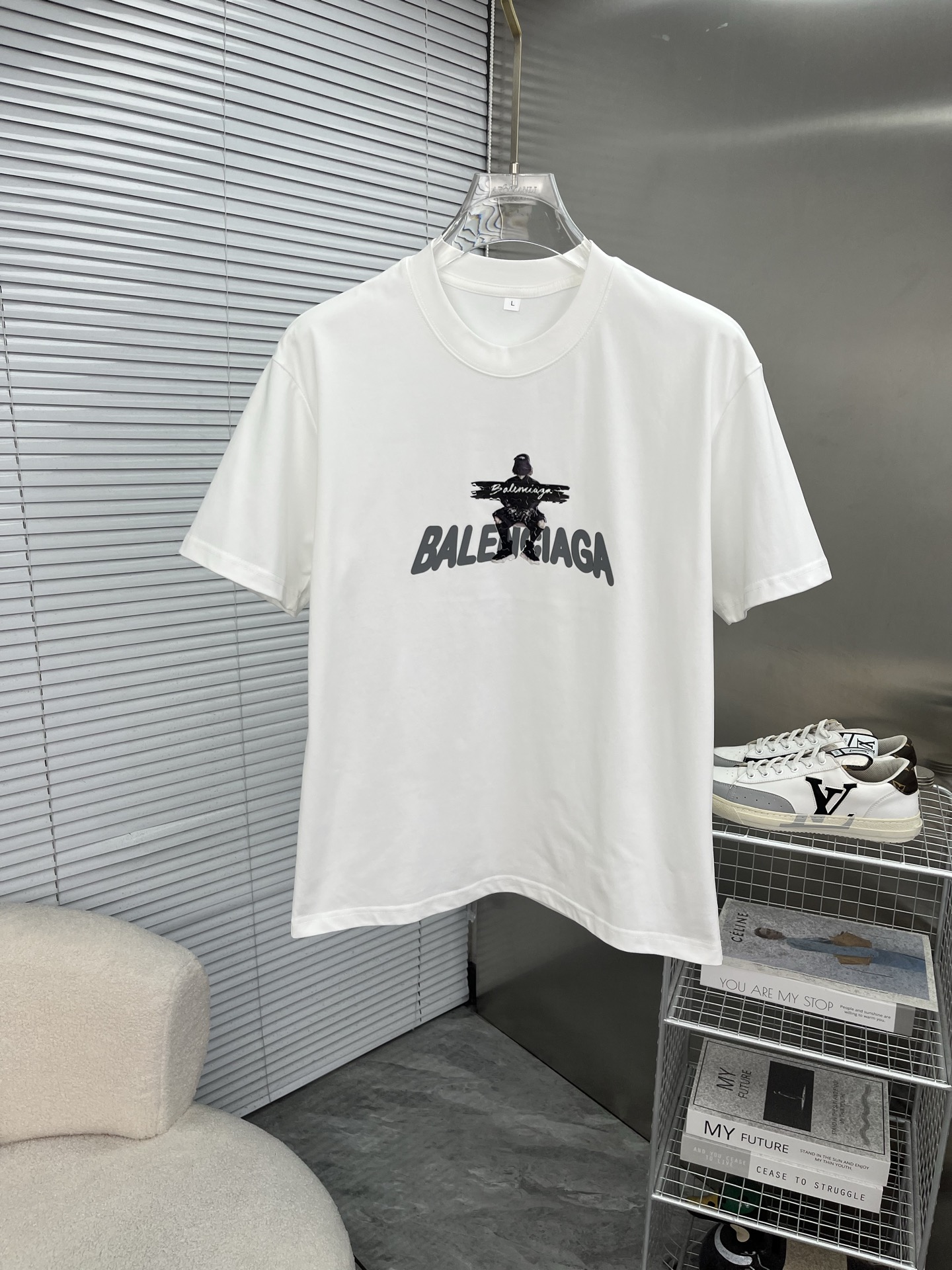 NO:931433,BALENCIAGA 2026ss spring and summer high-quality pure cotton short-sleeved T-shirt, top original order quality, the latest process requirements, top orders require sewing work, super easy to match, top customization, matching the whole piece details, the quality and tailoring design are first-class, customized imported pure cotton fabric!  Full of style, the color is light and versatile. M-4XL, please state your height and weight when placing an order, balenciaga, balenciaga, T-shirt, tees, t-shirt,19860909BALENCIAGA巴黎世家 2026ss春夏高品质纯棉短袖T恤,顶级原单品质,当下最新工艺要求,顶级订单要求车线做工,超级好搭配,顶级定制,搭配整件细节 ,品质及剪裁设计都堪称一流,定制进口纯棉面料！型格十足,配色轻熟百搭.M-4XL,下单报身高体重,,balenciaga,balenciaga,T-shirt,tees，t-shirt,,Men's clothing