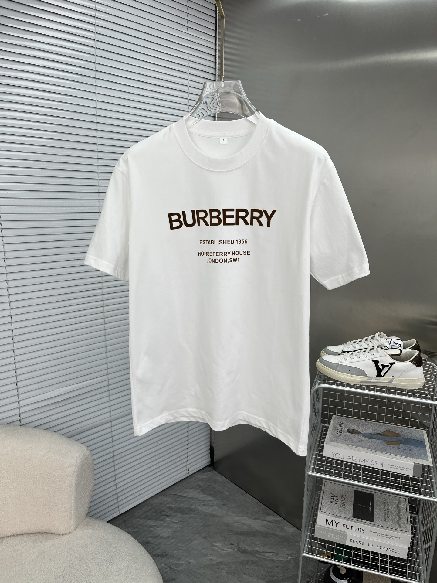 NO:931443,BURBERRY 2026ss spring and summer high-quality pure cotton short-sleeved T-shirt, top original order quality, current latest process requirements, top orders require sewing work, super easy to match, top-level customization, with the whole details, the quality and tailoring design are first-class, customized imported pure cotton fabric!  Full of style, the color is light and versatile. M-4XL, please state your height and weight when placing an order, burberry, burberry, T-shirt, tees, t-shirt,19860909BURBERRY巴宝莉 2026ss春夏高品质纯棉短袖T恤,顶级原单品质,当下最新工艺要求,顶级订单要求车线做工,超级好搭配,顶级定制,搭配整件细节 ,品质及剪裁设计都堪称一流,定制进口纯棉面料！型格十足,配色轻熟百搭.M-4XL,下单报身高体重,,burberry,burberry,T-shirt,tees，t-shirt,,Men's clothing