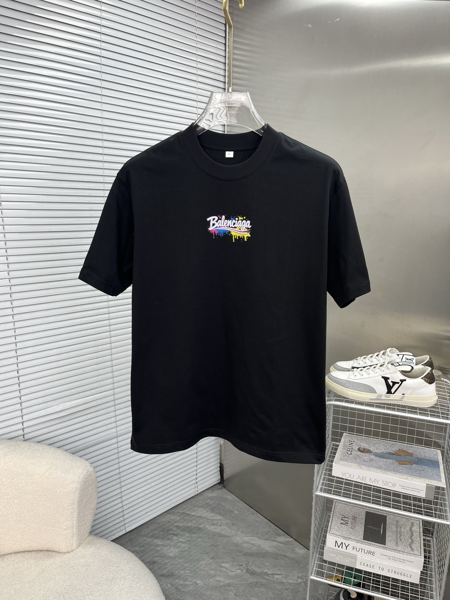 NO:931457,BALENCIAGA 2026ss spring and summer high-quality pure cotton short-sleeved T-shirt, top original order quality, the latest process requirements, top orders require sewing work, super easy to match, top customization, matching the whole piece details, the quality and tailoring design are first-class, customized imported pure cotton fabric!  Full of style, the color is light and versatile. M-4XL, please state your height and weight when placing an order, balenciaga, balenciaga, T-shirt, tees, t-shirt,19860909BALENCIAGA巴黎世家 2026ss春夏高品质纯棉短袖T恤,顶级原单品质,当下最新工艺要求,顶级订单要求车线做工,超级好搭配,顶级定制,搭配整件细节 ,品质及剪裁设计都堪称一流,定制进口纯棉面料！型格十足,配色轻熟百搭.M-4XL,下单报身高体重,,balenciaga,balenciaga,T-shirt,tees，t-shirt,,Men's clothing