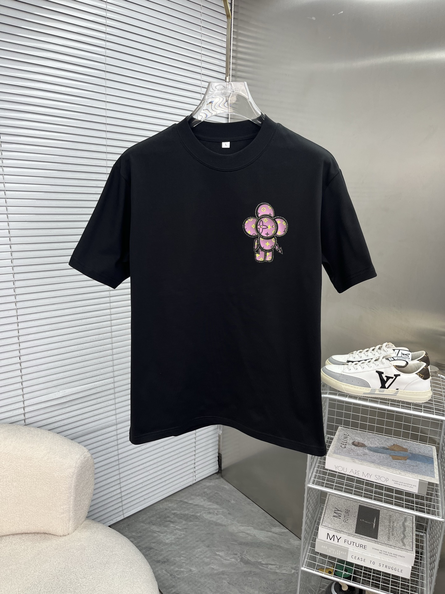 NO:931479,LV Louis Vuitton 2026ss spring and summer high-quality pure cotton short-sleeved T-shirt, top original order quality, the latest technology requirements, top orders require sewing work, super easy to match, top customization, matching the whole piece details, quality and tailoring design are first-class, customized imported pure cotton fabric!  Full of style, the color is light and versatile. M-4XL, please state your height and weight when placing an order, louis vuitton, louis vuitton, T-shirt, tees, t-shirt,19860909LV路易威登 2026ss春夏高品质纯棉短袖T恤,顶级原单品质,当下最新工艺要求,顶级订单要求车线做工,超级好搭配,顶级定制,搭配整件细节 ,品质及剪裁设计都堪称一流,定制进口纯棉面料！型格十足,配色轻熟百搭.M-4XL,下单报身高体重,,louis vuitton,louis vuitton,T-shirt,tees，t-shirt,,Men's clothing