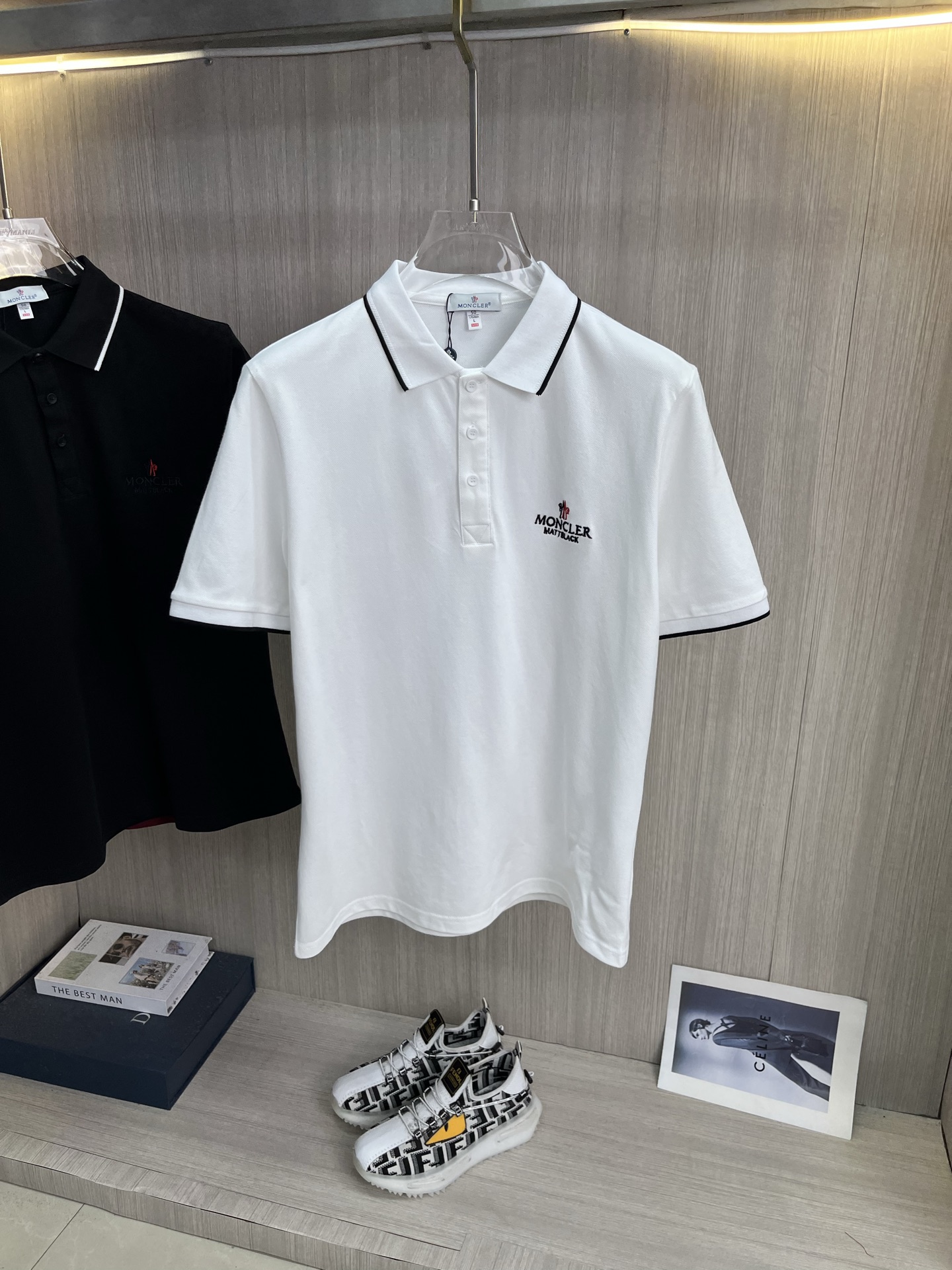 NO:947247,MONCLER Men's 2026 spring and summer new short-sleeved lapel polo shirt, men's elegant and stylish first choice in autumn and winter, long-sleeved lapel, a high-end simple series of polo shirts that can be worn all year round!  The upper body is crisp and stylish, and it doesn’t look out of place when worn alone!  Size M-3XL, next day shipping, Moncler, T-shirt,19860909MONCLER蒙口 男款2026春夏新款短袖翻领Polo衫,男人秋冬季优雅高大尚首选单品长袖翻领,可以穿一整年的polo衫高端简约系列 ！上身挺括有型,单穿内搭毫无违和感！码数Ｍ-3XL,隔天出货,,Moncler,T-shirt,,Men's clothing