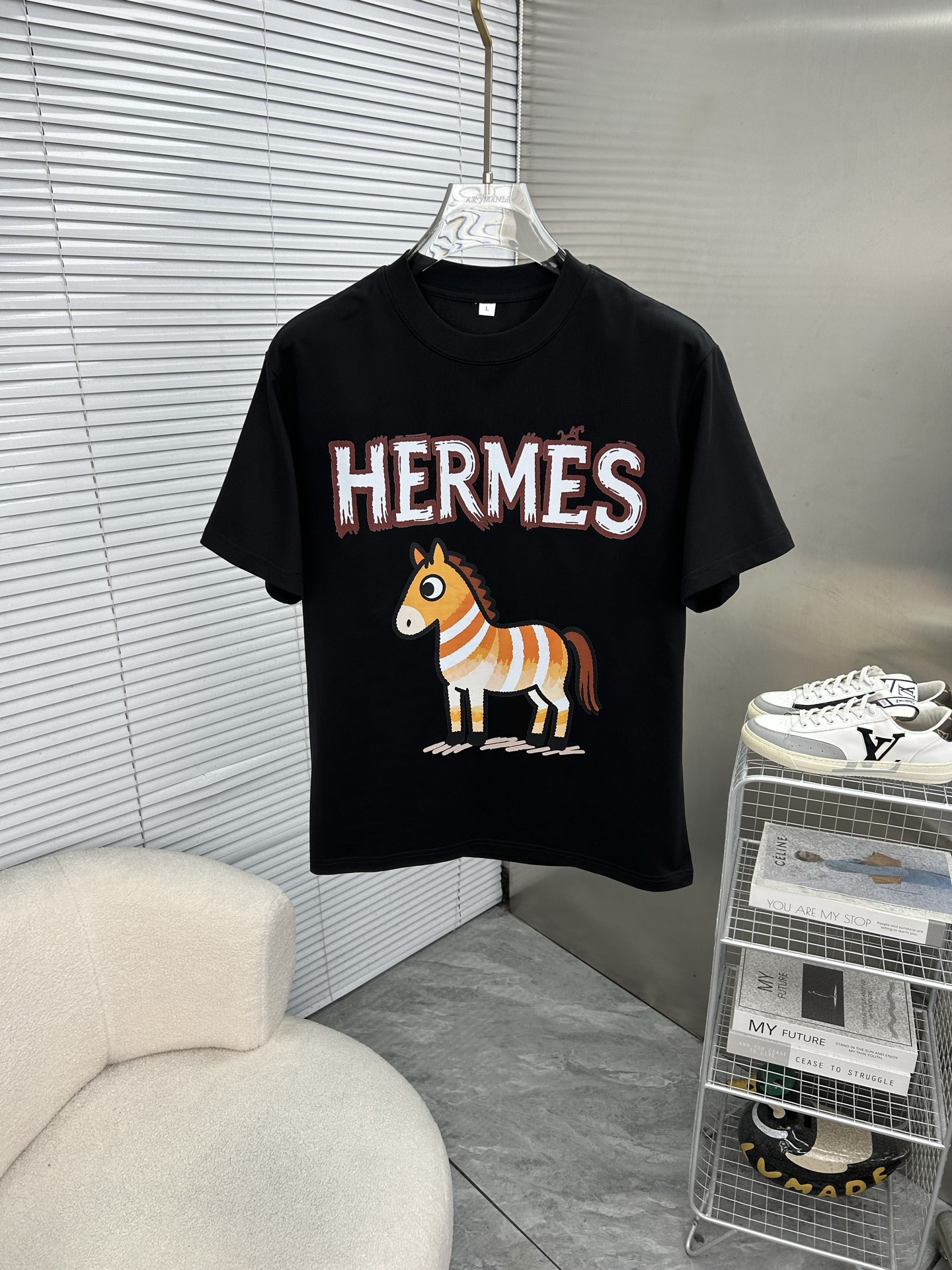 NO:931558,HERMES 2026ss spring and summer high-quality pure cotton short-sleeved T-shirt, top original order quality, the latest process requirements, top orders require sewing work, super easy to match, top customization, with the whole details, the quality and tailoring design are first-class, customized imported pure cotton fabric!  Full of style, the color is light and versatile. M-4XL, please state your height and weight when placing an order, hermes, hermes, T-shirt, tees, t-shirt,19860909HERMES爱马仕 2026ss春夏高品质纯棉短袖T恤,顶级原单品质,当下最新工艺要求,顶级订单要求车线做工,超级好搭配,顶级定制,搭配整件细节 ,品质及剪裁设计都堪称一流,定制进口纯棉面料！型格十足,配色轻熟百搭.M-4XL,下单报身高体重,,hermes,hermes,T-shirt,tees，t-shirt,,Men's clothing
