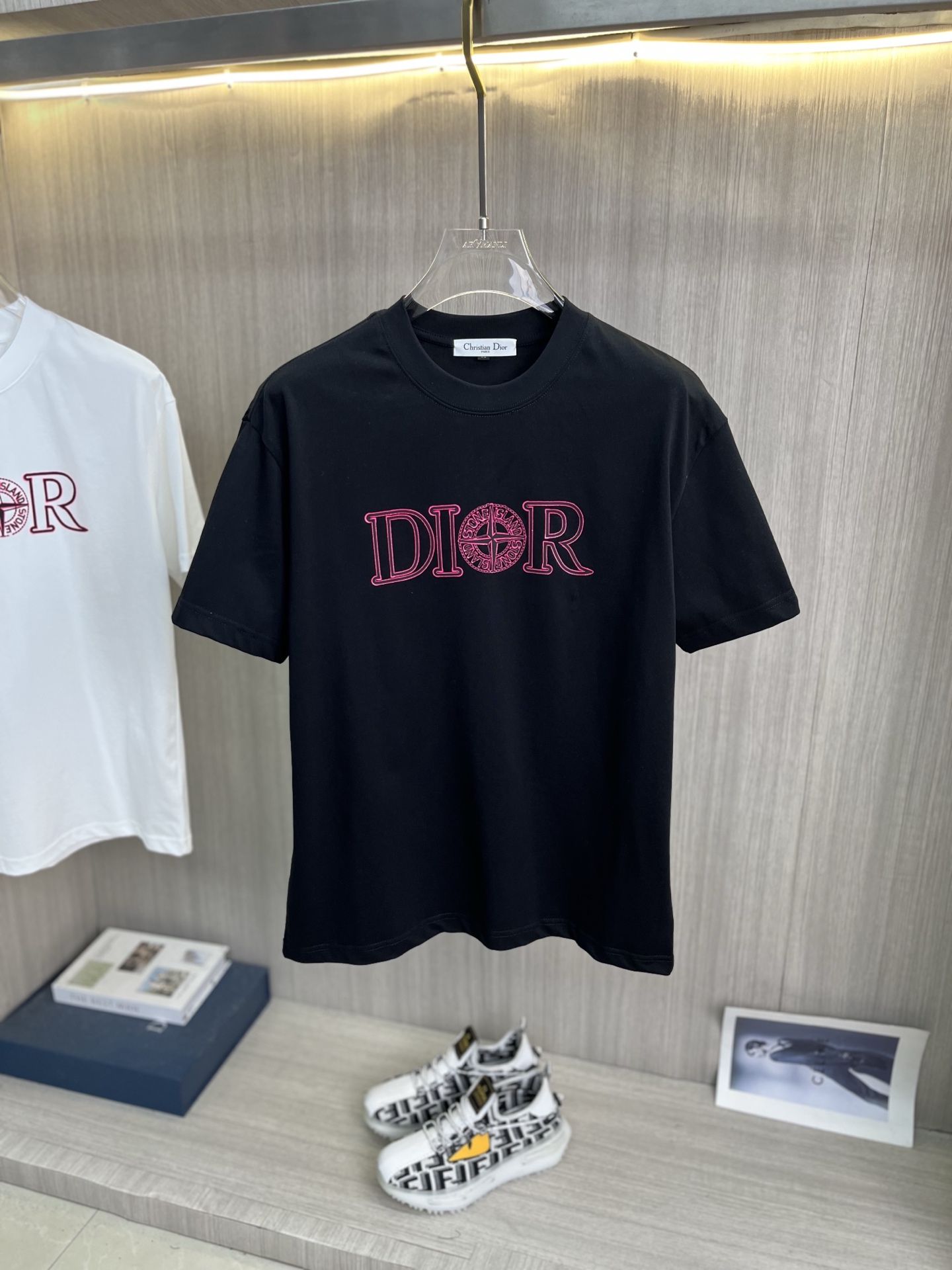 NO:912588,DIOR Dior 2026ss spring and summer high-quality 280g pure cotton short-sleeved T-shirt, original quality, current latest technology requirements, high-end orders require sewing work, super easy to match, quality and tailoring design are first-class, customized imported pure cotton fabric!  Full of style, the color is light and versatile. M-3XL, please state your height and weight when placing an order, dior, dior, T-shirt, tees, t-shirt,19860909DIOR迪奥 2026ss春夏高品质280g纯棉短袖T恤,原单品质,当下最新工艺要求,高定订单要求车线做工,超级好搭配,品质及剪裁设计都堪称一流,定制进口纯棉面料！型格十足,配色轻熟百搭.M-3XL,下单报身高体重,,dior,dior,T-shirt,tees，t-shirt,,Men's clothing