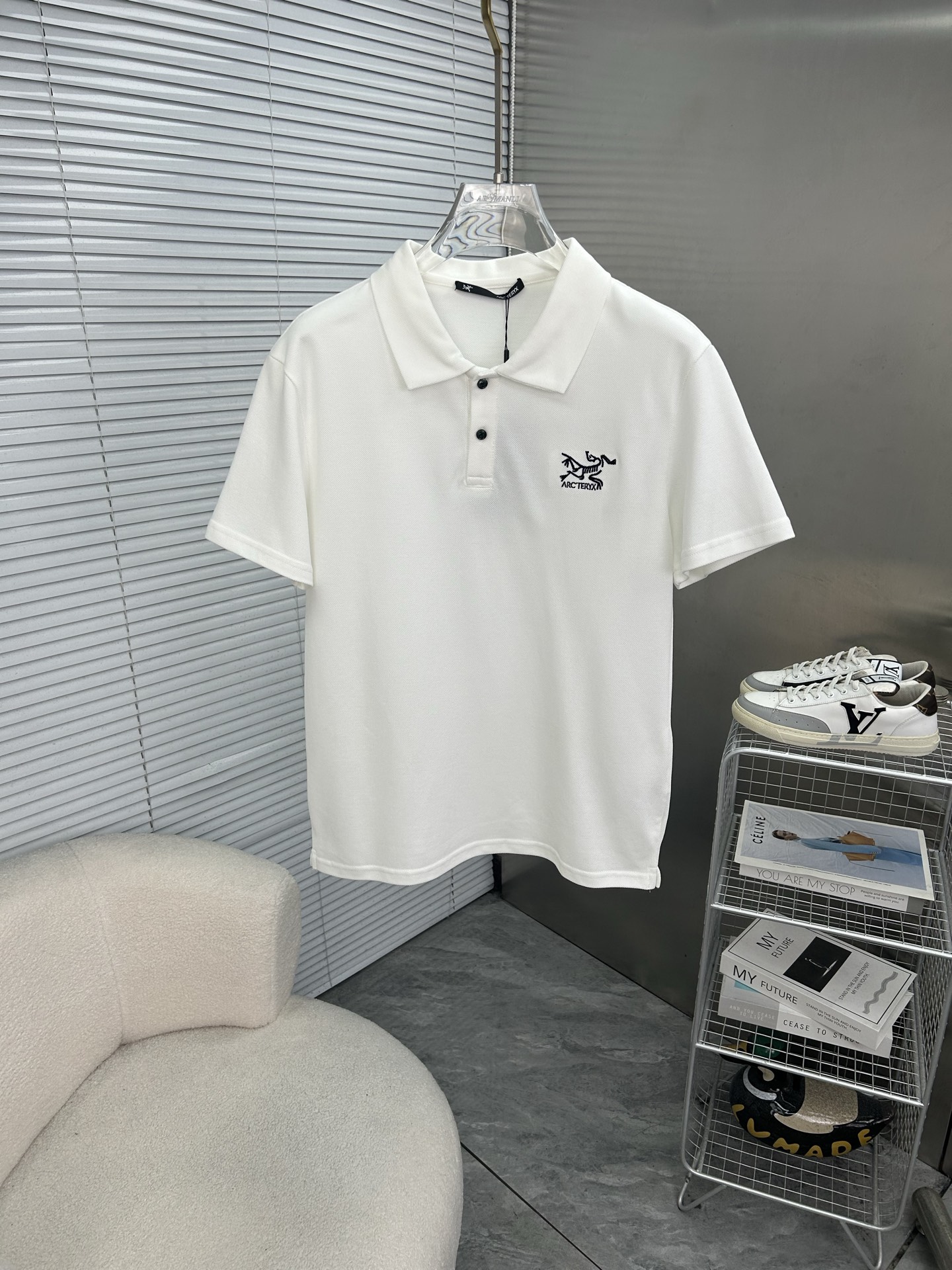 NO:936590,ARCTERYX 2026 spring and summer new polo shirt business casual lapel short-sleeved T-shirt [embroidered small logo] The exquisite and fitted tailoring sets off the minimalist design style, showing the elegant style at a glance!  High gram weight 260g pure cotton pique fabric, the quality is supreme, the materials used will never disappoint, the fabric surface is fine and smooth, soft and skin-friendly, the cotton is full, with elasticity, the upper body is high-end and crisp and stylish at the same time, size M-3XL, arc'teryx, T-shirt, tees, t-shirt,19860909ARCTERYX始祖鸟 2026春夏新款polo衫商务休闲翻领短袖T恤【刺绣小logo】精致合体的剪裁版型衬托出了极简主义的设计风格,把优雅风展露的一览无余！高克重260g纯棉珠地面料,品质至上,用料永远不会让人失望,布面精细光滑,柔软亲肤,棉质饱满,附有弹力 ,上身高档的同时又挺括有型,尺码M-3XL,arc'teryx,T-shirt,tees，t-shirt,,Men's clothing