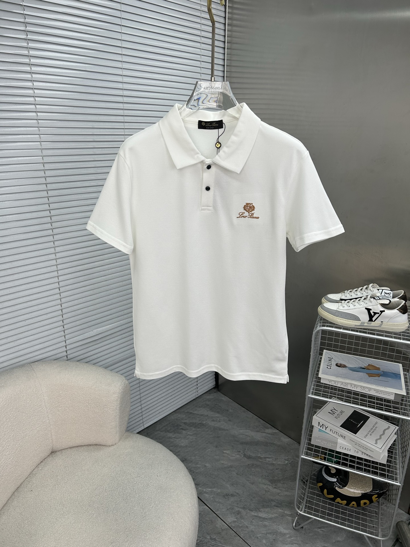 NO:936575,LP Nuoyoupanya 2026 spring and summer new polo shirt business casual lapel short-sleeved T-shirt [embroidered small logo] The exquisite and fitted tailoring sets off the minimalist design style, showing the elegant style at a glance!  High gram weight 260g pure cotton pique fabric, the quality is supreme, the materials used will never disappoint, the fabric surface is fine and smooth, soft and skin-friendly, the cotton is full, with elasticity, the upper body is high-end and crisp and stylish at the same time, size M-3XL, loro piana, T-shirt, tees, t-shirt,19860909LP诺悠翩雅 2026春夏新款polo衫商务休闲翻领短袖T恤【刺绣小logo】精致合体的剪裁版型衬托出了极简主义的设计风格,把优雅风展露的一览无余！高克重260g纯棉珠地面料,品质至上,用料永远不会让人失望,布面精细光滑,柔软亲肤,棉质饱满,附有弹力 ,上身高档的同时又挺括有型,尺码M-3XL,,loro piana,T-shirt,tees，t-shirt,,Men's clothing