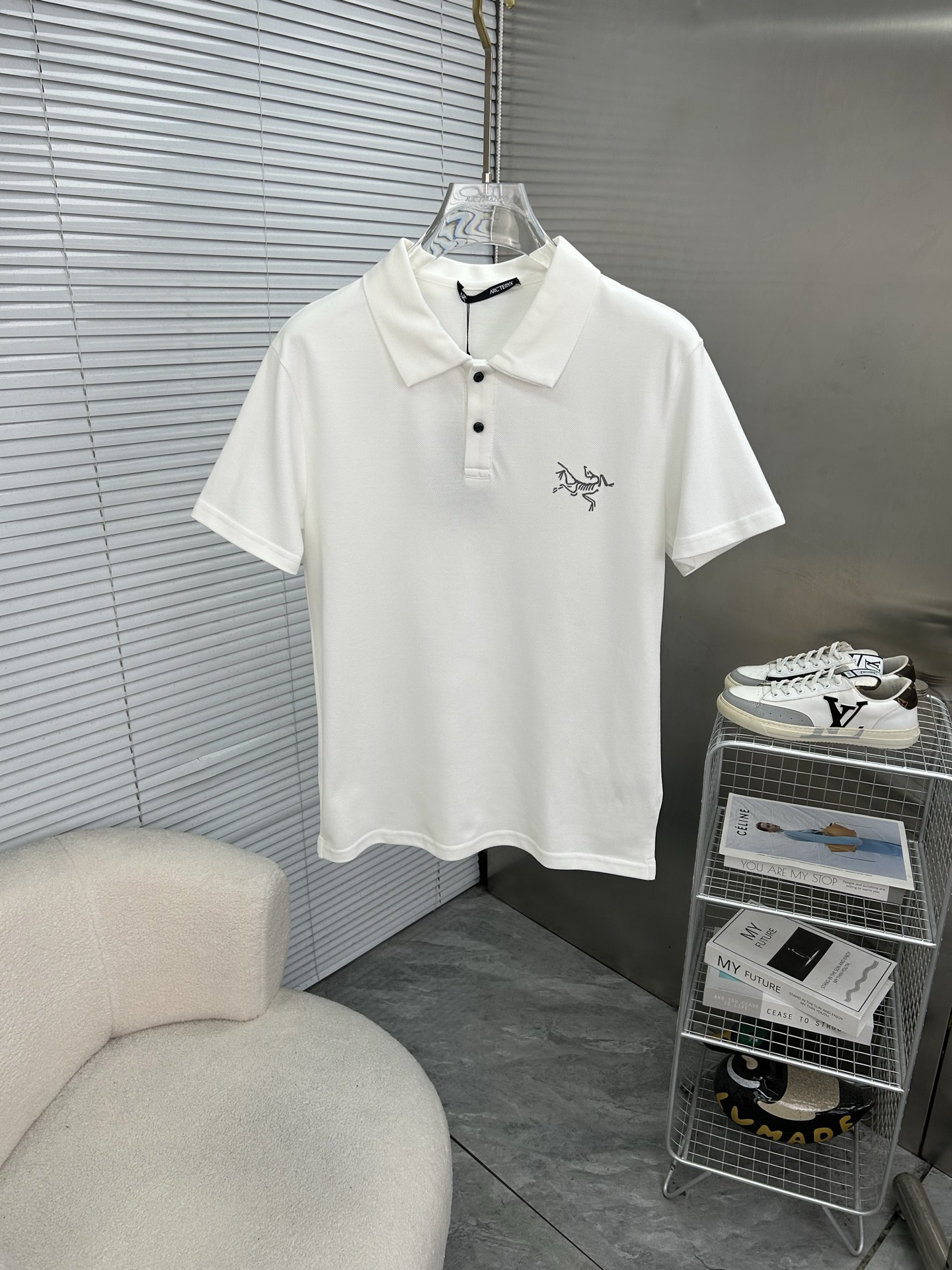 NO:936581,ARCTERYX 2026 spring and summer new polo shirt business casual lapel short-sleeved T-shirt [three-dimensional small logo] The exquisite and fitted tailoring sets off the minimalist design style, showing the elegant style at a glance!  High gram weight 260g pure cotton pique fabric, the quality is supreme, the materials used will never disappoint, the fabric surface is fine and smooth, soft and skin-friendly, the cotton is full, with elasticity, the upper body is high-end and crisp and stylish at the same time, size M-3XL, arc'teryx, T-shirt, tees, t-shirt,19860909ARCTERYX始祖鸟 2026春夏新款polo衫商务休闲翻领短袖T恤【立体小logo】精致合体的剪裁版型衬托出了极简主义的设计风格,把优雅风展露的一览无余！高克重260g纯棉珠地面料,品质至上,用料永远不会让人失望,布面精细光滑,柔软亲肤,棉质饱满,附有弹力 ,上身高档的同时又挺括有型,尺码M-3XL,arc'teryx,T-shirt,tees，t-shirt,,Men's clothing