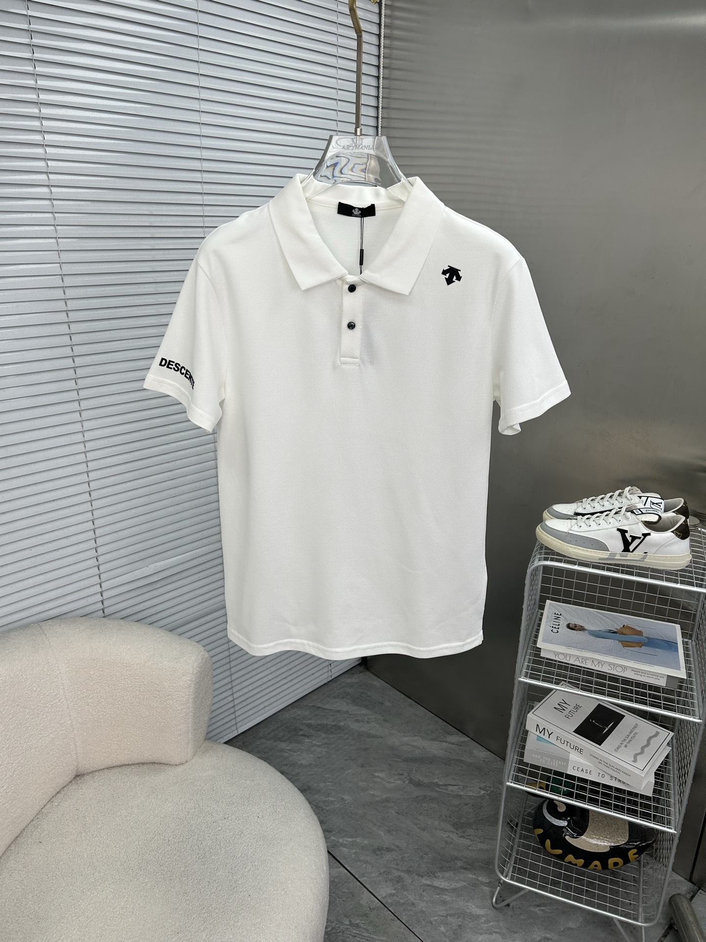 NO:936577,DESCENTE 2026 spring and summer new polo shirt business casual lapel short-sleeved T-shirt [three-dimensional small logo] The exquisite and fitted tailoring sets off the minimalist design style, showing the elegant style at a glance!  High gram weight 260g pure cotton pique fabric, the quality is supreme, the materials used will never disappoint, the fabric surface is fine and smooth, soft and skin-friendly, the cotton is full, with elasticity, the upper body is high-end and crisp and stylish at the same time, sizes M-3XL, T-shirt, tees, t-shirt,19860909DESCENTE迪桑特 2026春夏新款polo衫商务休闲翻领短袖T恤【立体小logo】精致合体的剪裁版型衬托出了极简主义的设计风格,把优雅风展露的一览无余！高克重260g纯棉珠地面料,品质至上,用料永远不会让人失望,布面精细光滑,柔软亲肤,棉质饱满,附有弹力 ,上身高档的同时又挺括有型,尺码M-3XL,,T-shirt,tees，t-shirt,,Men's clothing