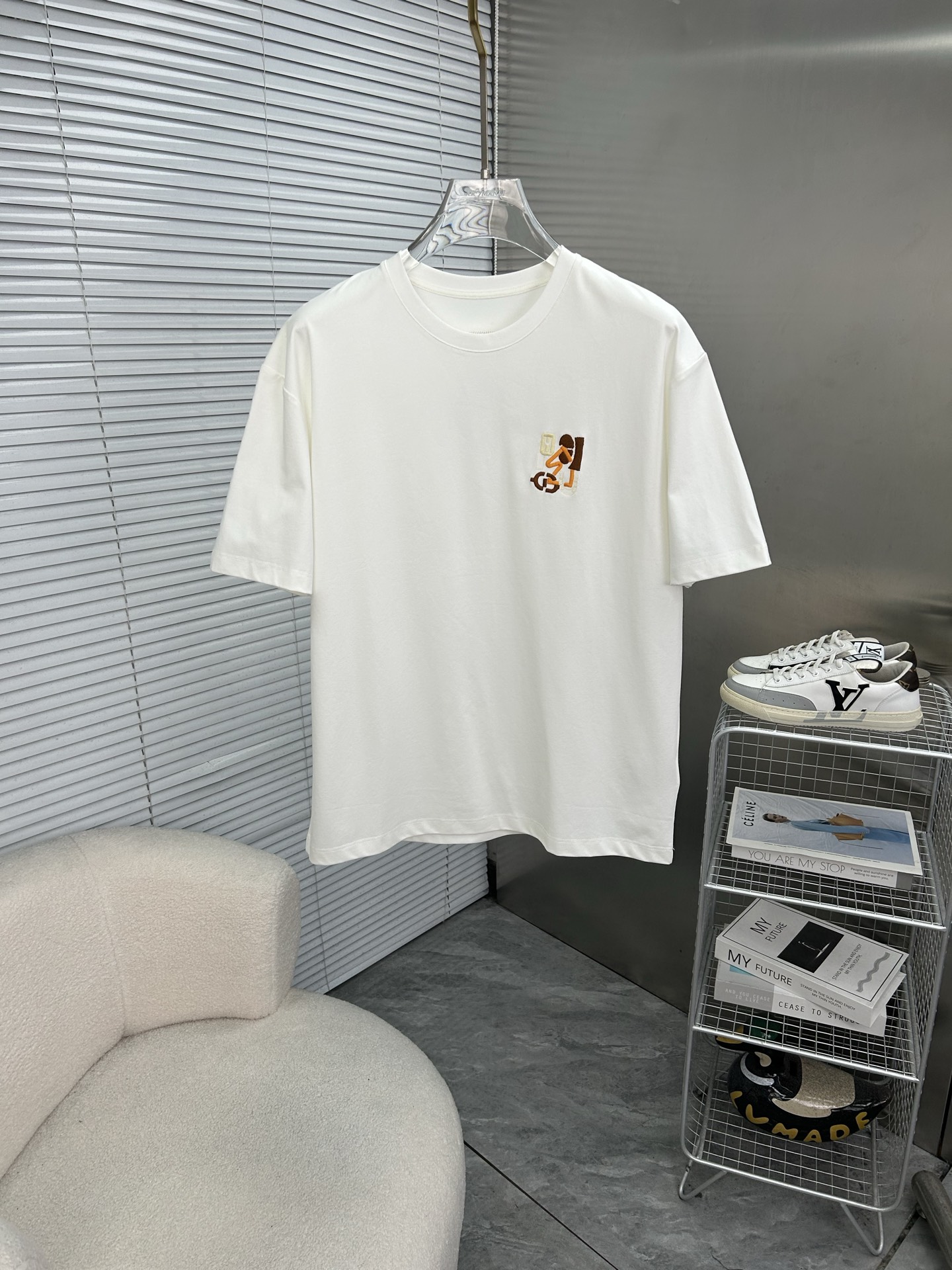 NO:912640,HERMES men's 2026 spring and summer new short-sleeved T-shirts. Men's elegant and stylish short-sleeved T-shirts are the first choice for men in spring and summer. A high-end simple series of T-shirts that can be worn all year round!  The upper body is crisp and stylish, and it doesn’t look out of place when worn alone!  Size M-3XL, next day shipping, hermes, hermes, T-shirt, tees, t-shirt,19860909HERMES爱马仕 男款2026春夏新款短袖T恤衫,男人春夏季优雅高大尚首选单品短袖T恤衫,可以穿一整年的T恤高端简约系列 ！上身挺括有型,单穿内搭毫无违和感！码数Ｍ-3XL,隔天出货,,hermes,hermes,T-shirt,tees，t-shirt,,Men's clothing