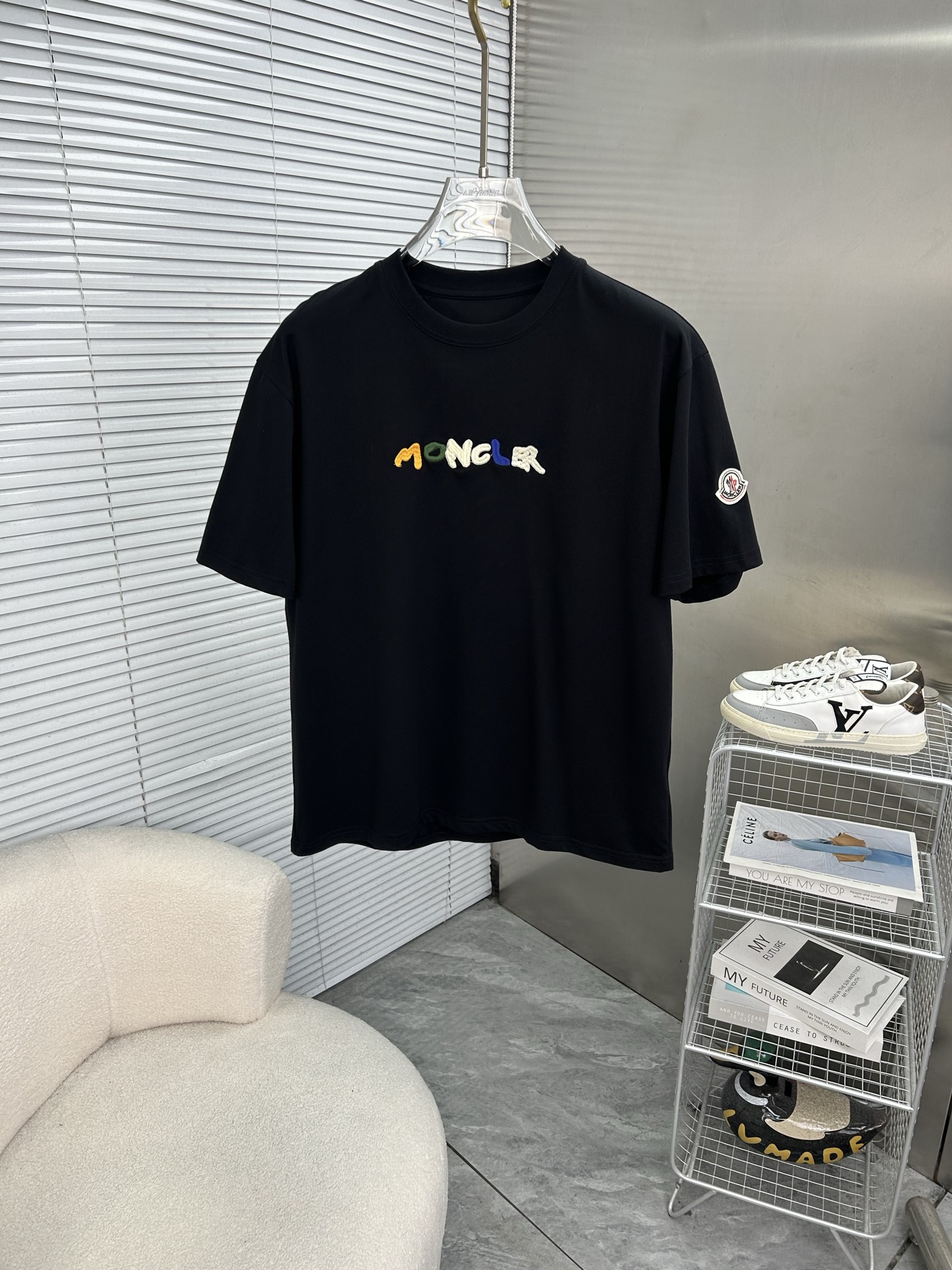 NO:912637,MONCLER Men's 2026 spring and summer new short-sleeved T-shirt, men's elegant and stylish first-choice short-sleeved T-shirt in spring and summer, a high-end simple series of T-shirts that can be worn all year round!  The upper body is crisp and stylish, and it doesn’t look out of place when worn alone!  Size M-3XL, next day shipping, Moncler, T-shirt, tees, t-shirt,19860909MONCLER蒙口 男款2026春夏新款短袖T恤衫,男人春夏季优雅高大尚首选单品短袖T恤衫,可以穿一整年的T恤高端简约系列 ！上身挺括有型,单穿内搭毫无违和感！码数Ｍ-3XL,隔天出货,,Moncler,T-shirt,tees，t-shirt,,Men's clothing