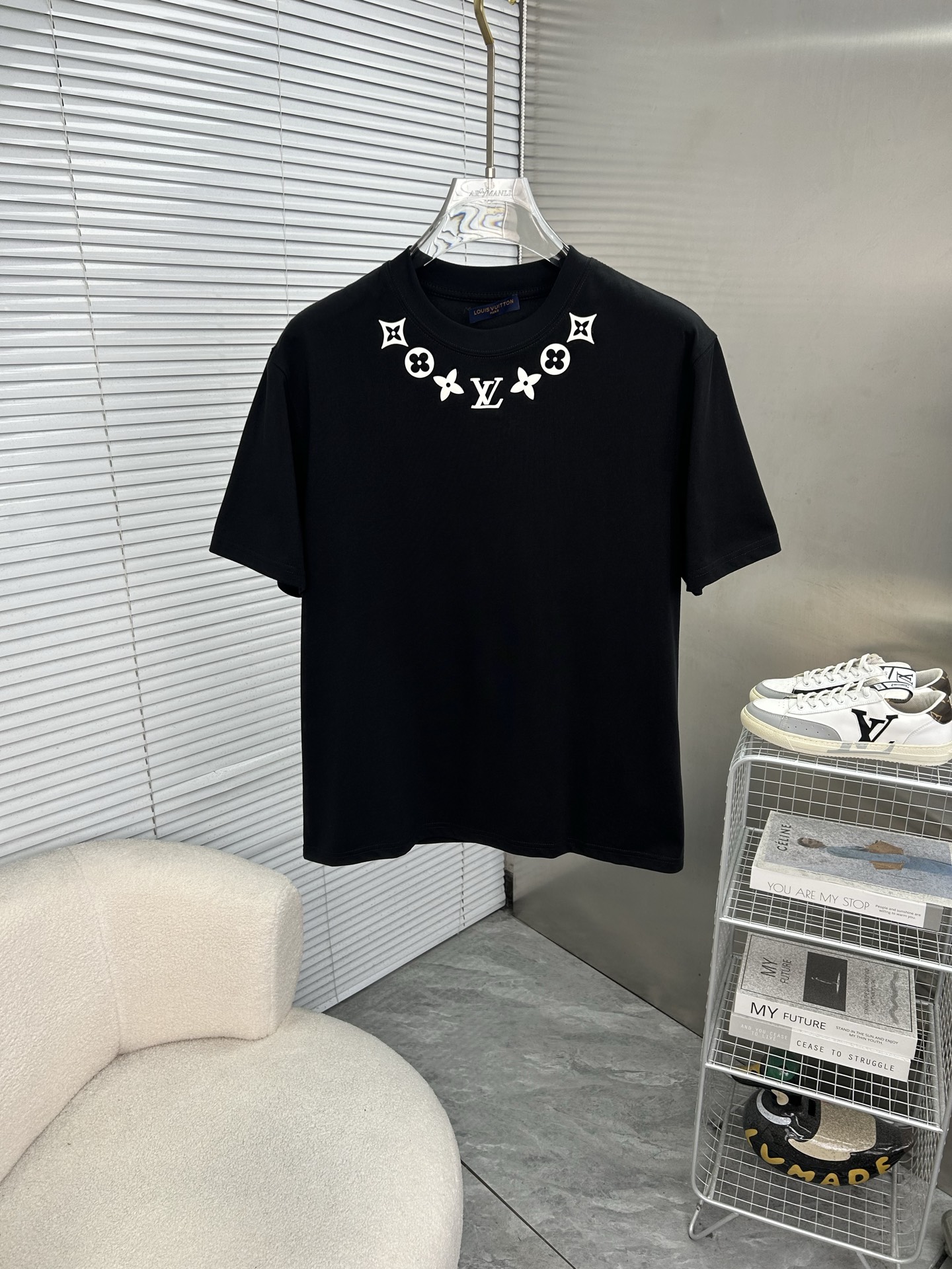NO:912647,GIVENCHY 2026ss spring and summer latest short-sleeved T-shirt is now available!  !  2026 new T-shirt, high version special fabric, high weight (260g) pure cotton fabric, comfortable yet wide upper body, embroidery technology, digital printing, flocking technology, same style for men and women, loose version, fine workmanship, comfortable upper body, super handsome upper body, same style for men and women, M-3XL (slightly wider version),,givenchy,givenchy,T-shirt,tees,t-shirt,19860909GIVENCHY纪梵希 2026ss春夏最新款短袖T恤出货啦！！ 2026新款T恤 高版本专用面料 高克重（260g）纯棉面料 上身舒适不失挺阔 刺绣工艺、数字印花、植绒工艺,男女同款 宽松版型 做工走线精细 面料上身舒适 超帅上身 男女同款M-3XL（版型微阔）,,givenchy,givenchy,T-shirt,tees，t-shirt,,Men's clothing