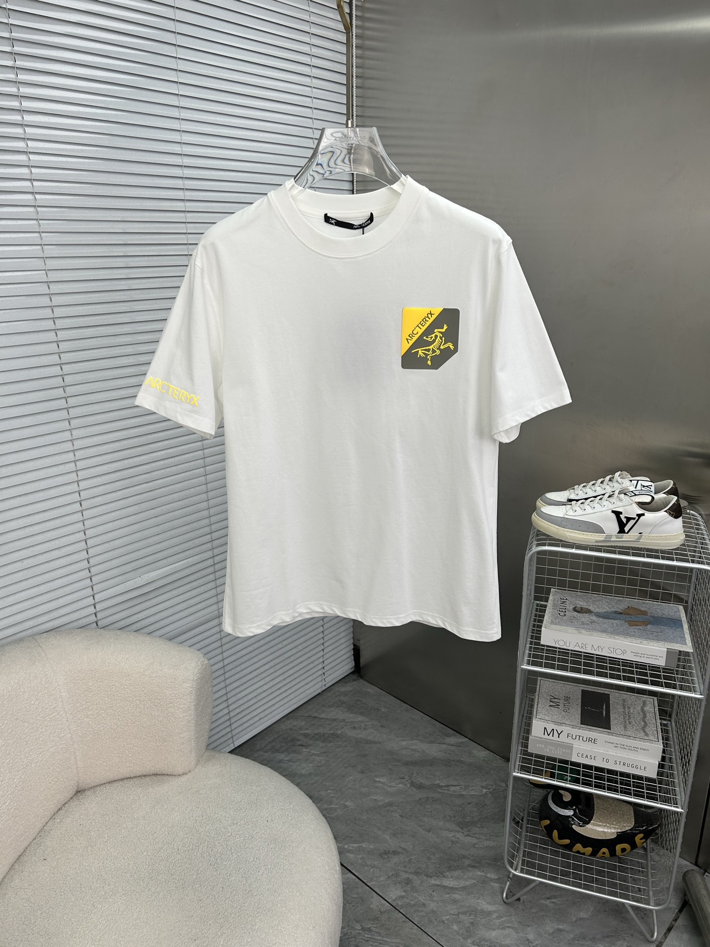 NO:912649,ARCTERYX 2026ss spring and summer latest short-sleeved T-shirt is now available!  !  2026 new T-shirt, high version special fabric, high weight (260g) pure cotton fabric, comfortable yet wide upper body, embroidery technology, digital printing, flocking technology, same style for men and women, loose fit, fine workmanship, comfortable upper body, super handsome upper body, same style for men and women, M-3XL (slightly wider version), arc'teryx, T-shirt, tees, t-shirt,19860909ARCTERYX始祖鸟 2026ss春夏最新款短袖T恤出货啦！！ 2026新款T恤 高版本专用面料 高克重（260g）纯棉面料 上身舒适不失挺阔 刺绣工艺、数字印花、植绒工艺,男女同款 宽松版型 做工走线精细 面料上身舒适 超帅上身 男女同款M-3XL（版型微阔）,arc'teryx,T-shirt,tees，t-shirt,,Men's clothing
